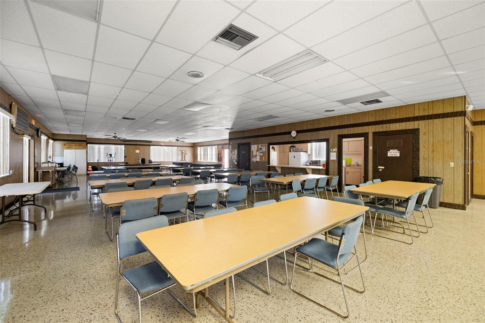 Image 27 of 49 For 400 Glennes Lane 206