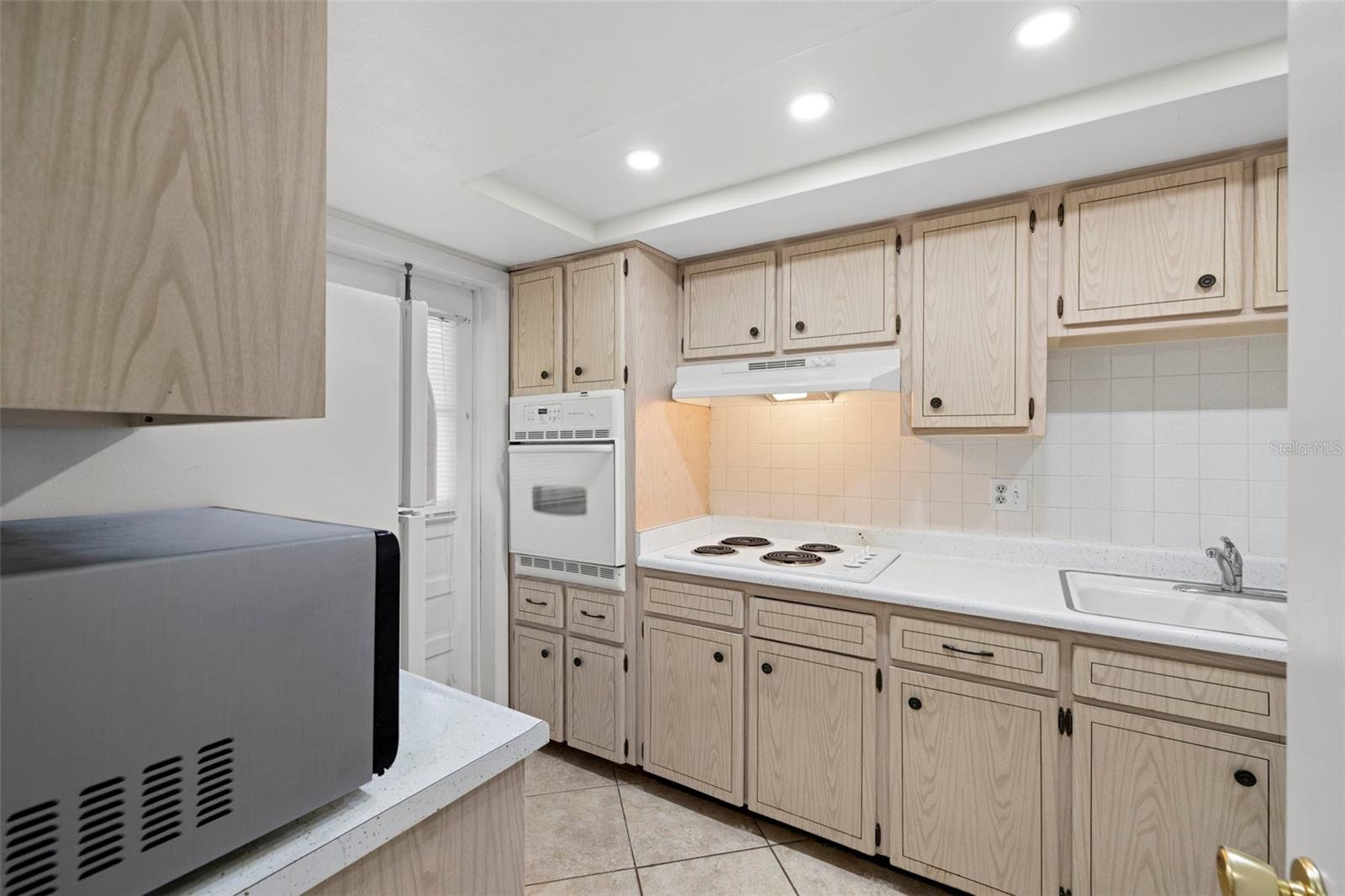 Image 9 of 49 For 400 Glennes Lane 206