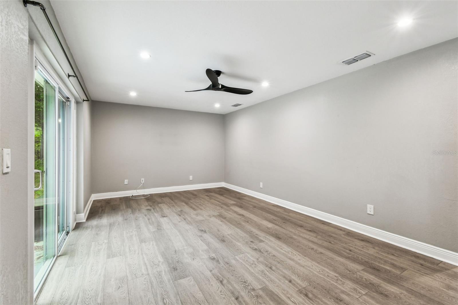 Image 13 of 45 For 6005 Lakeside Drive