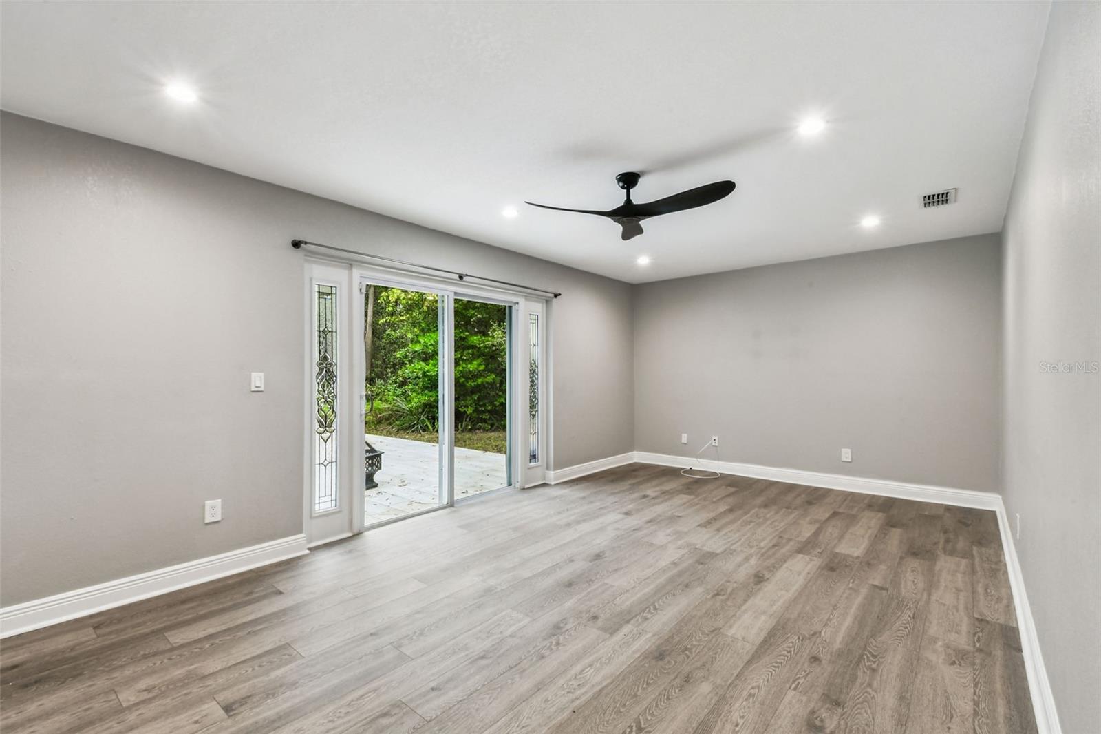 Image 16 of 45 For 6005 Lakeside Drive