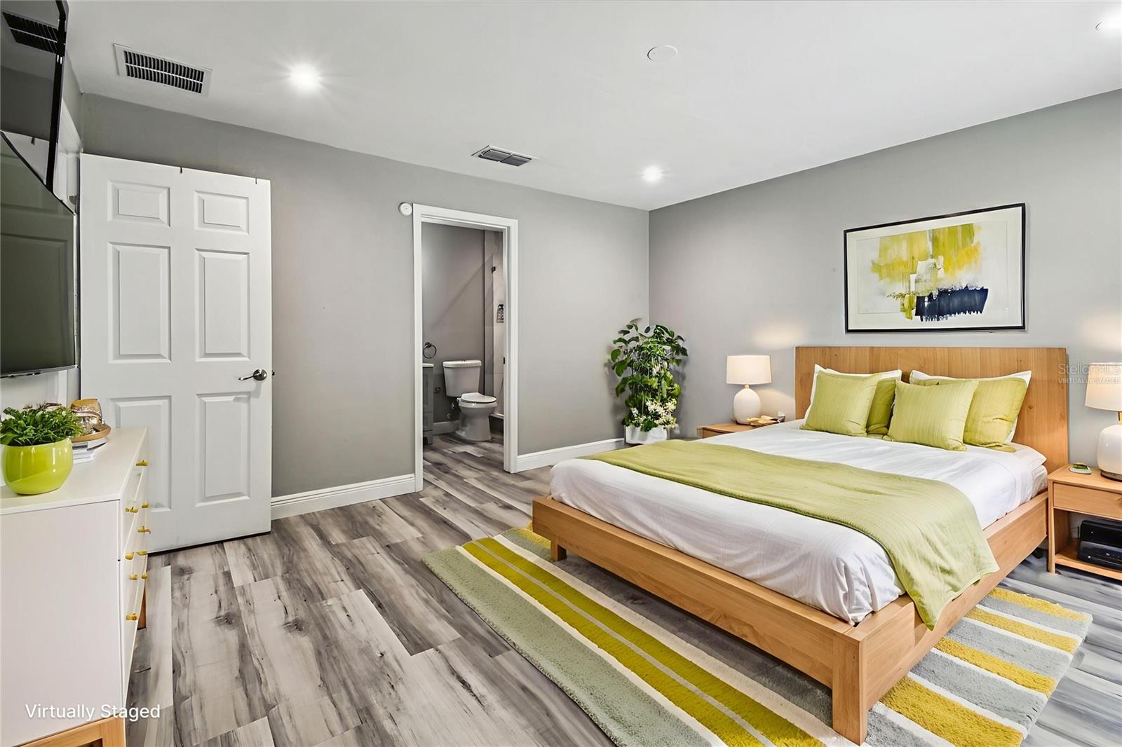 Image 17 of 45 For 6005 Lakeside Drive