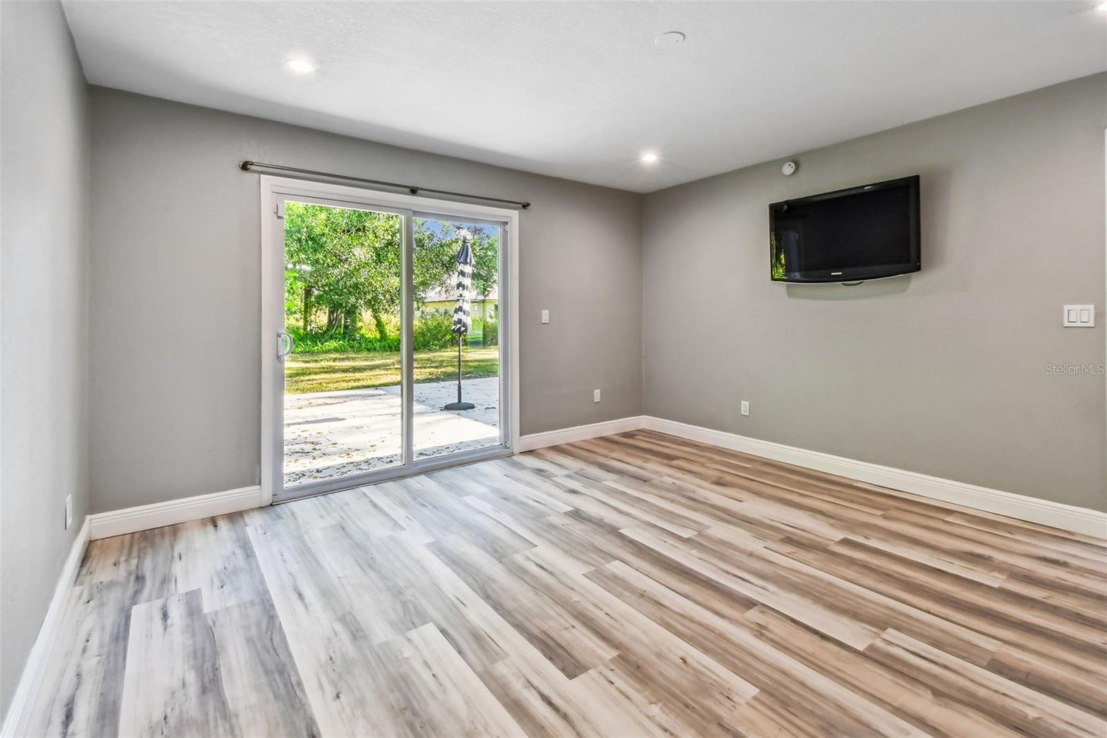 Image 18 of 45 For 6005 Lakeside Drive