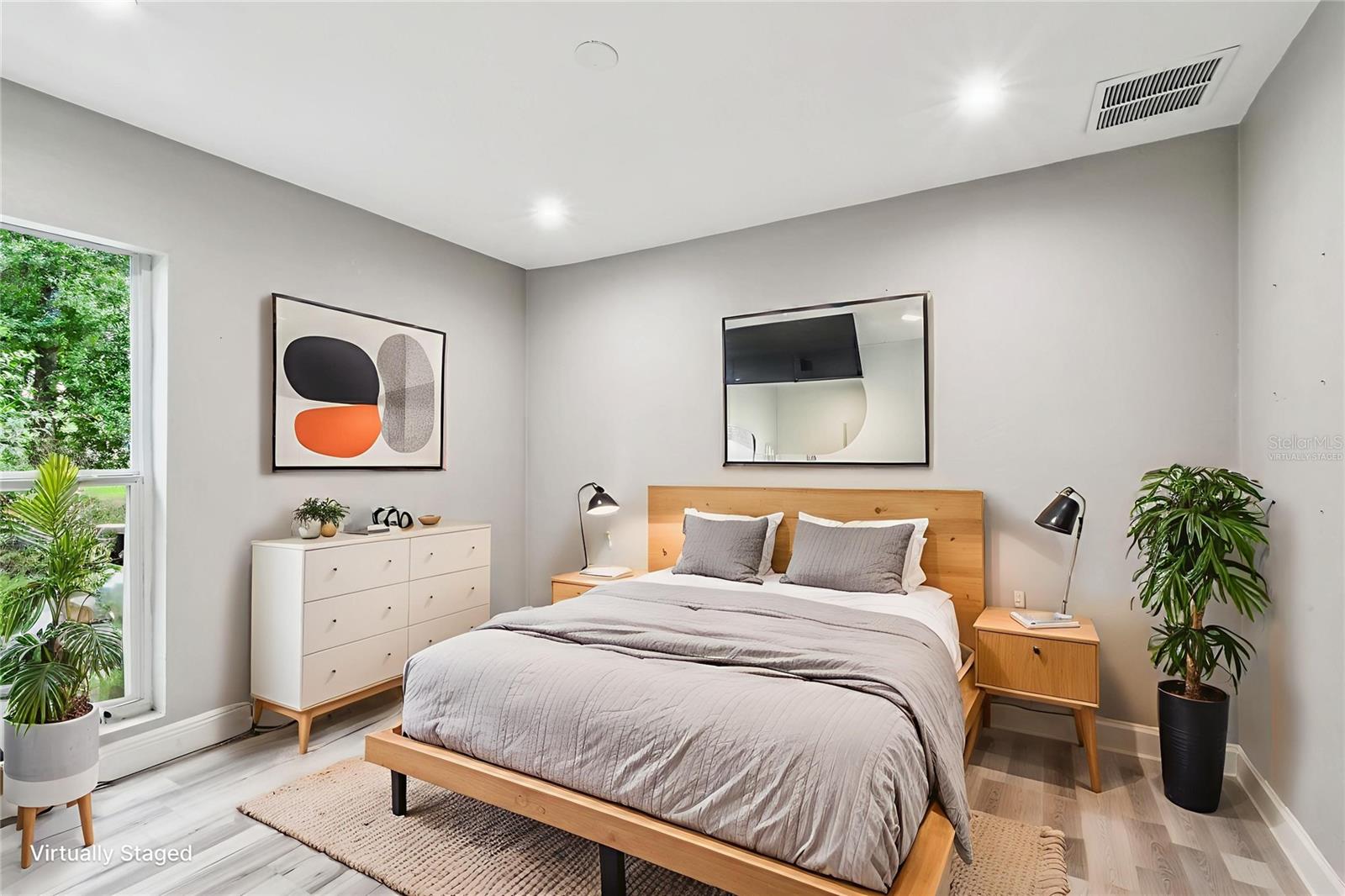 Image 22 of 45 For 6005 Lakeside Drive