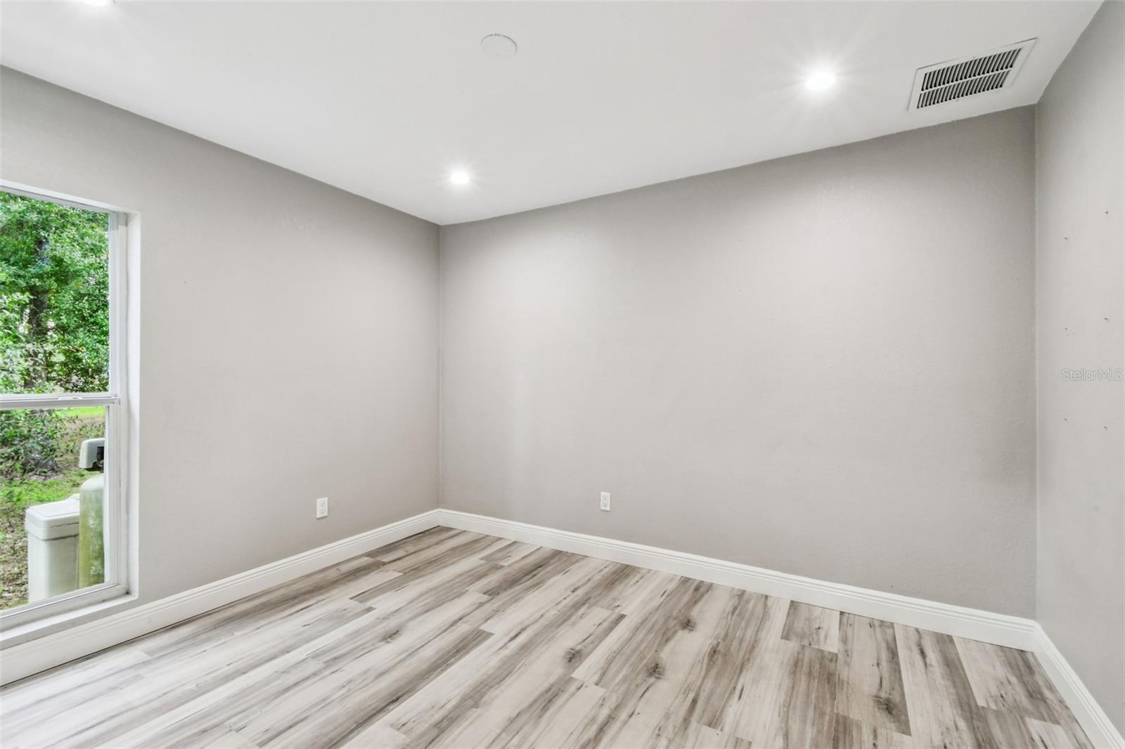 Image 23 of 45 For 6005 Lakeside Drive