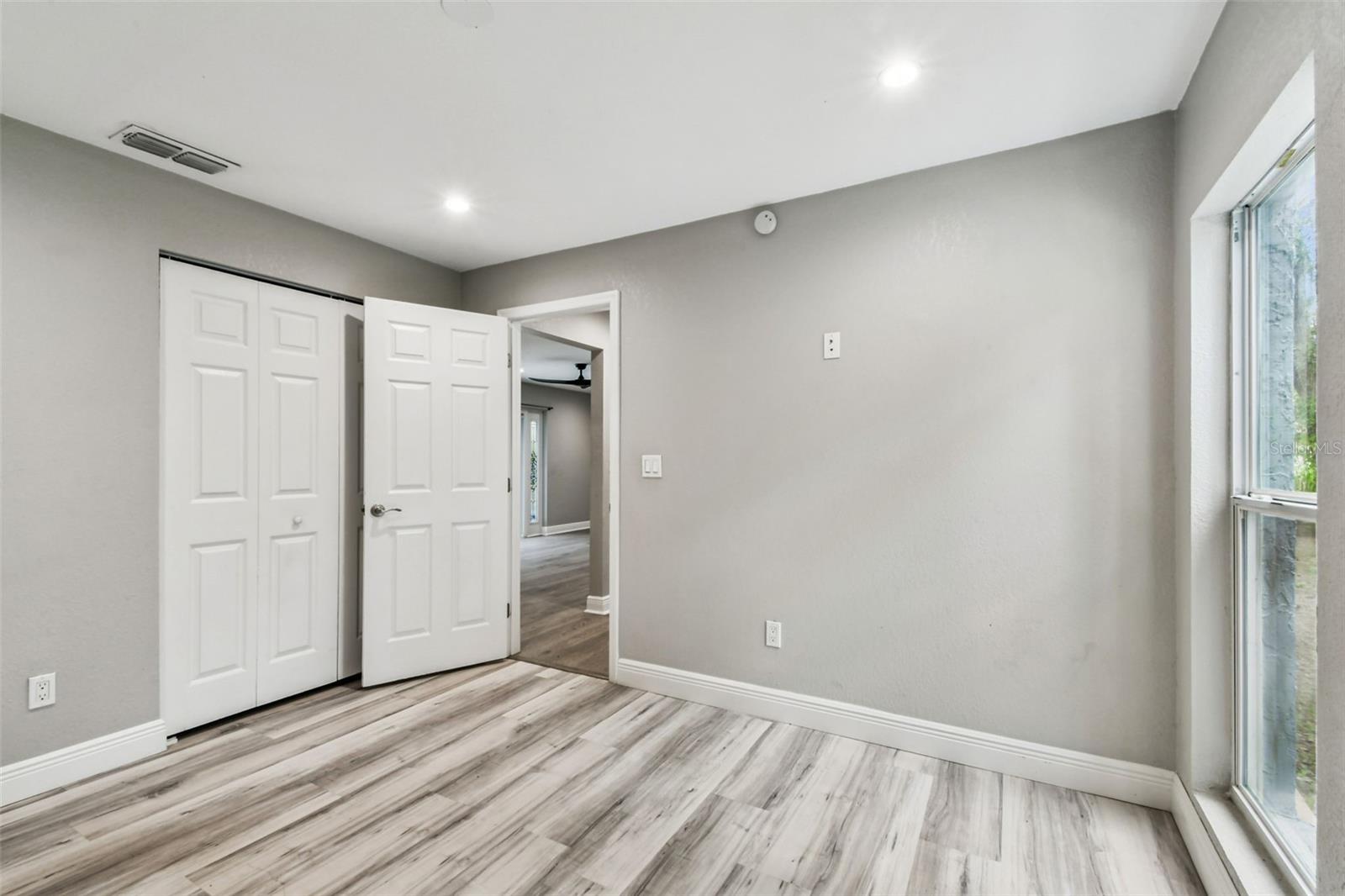 Image 24 of 45 For 6005 Lakeside Drive