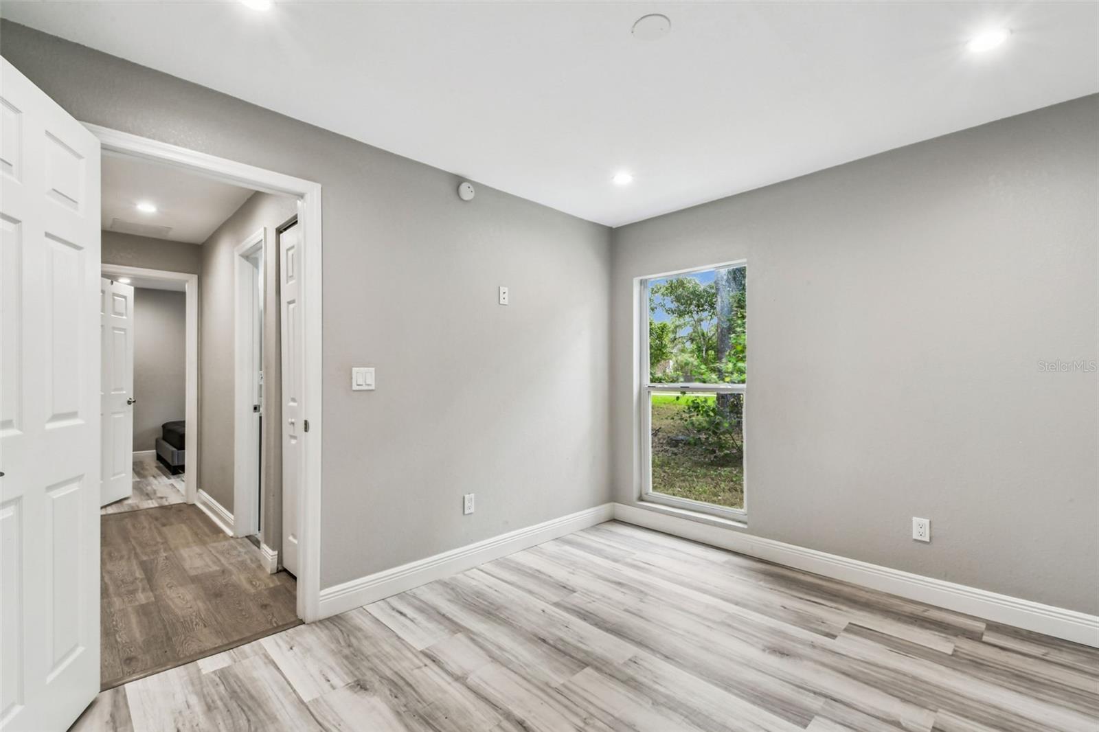 Image 25 of 45 For 6005 Lakeside Drive