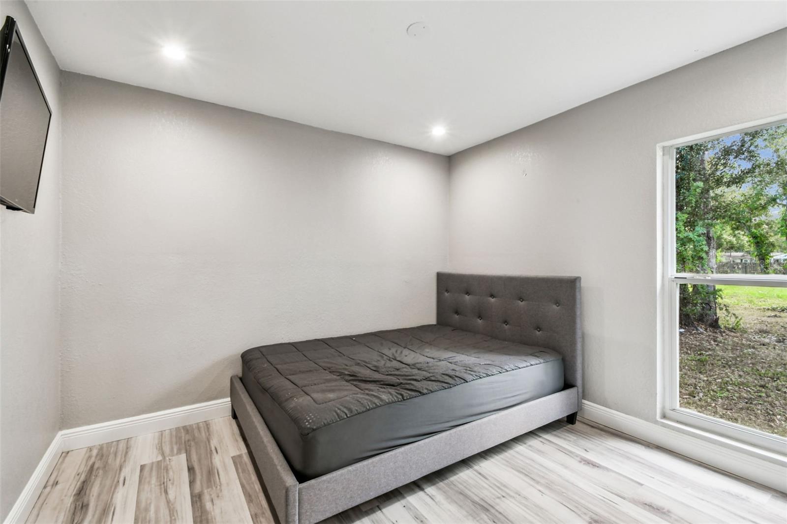 Image 29 of 45 For 6005 Lakeside Drive