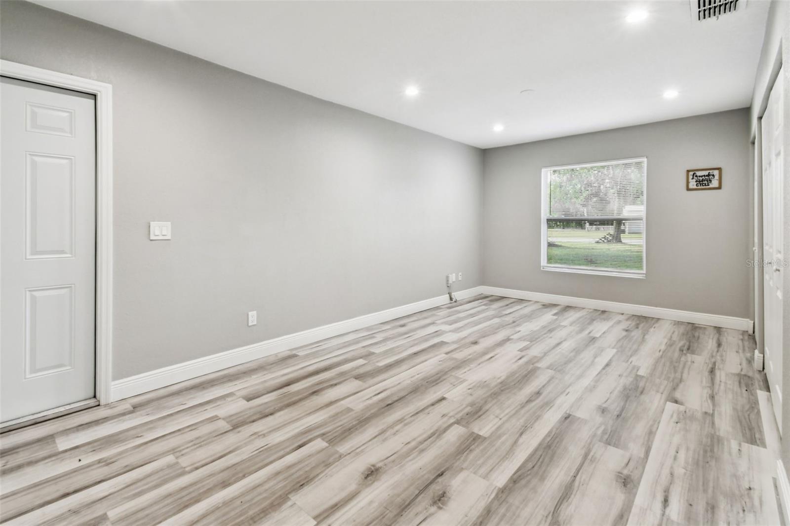 Image 34 of 45 For 6005 Lakeside Drive