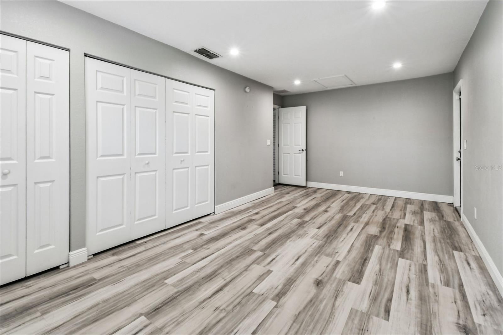 Image 36 of 45 For 6005 Lakeside Drive