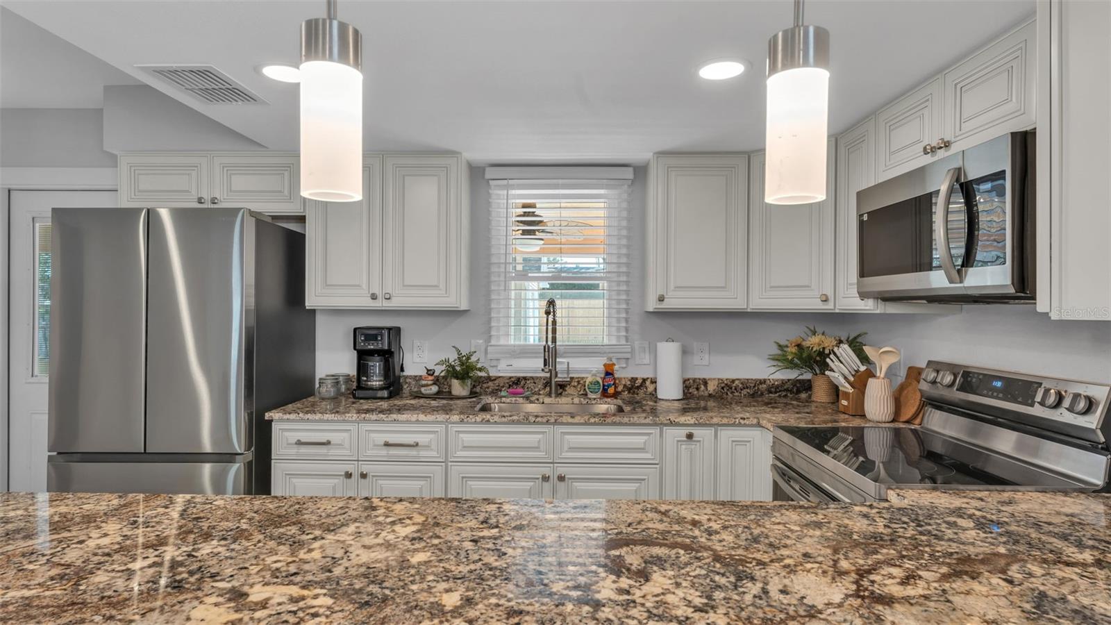 Image 13 of 58 For 129 Belmar Street