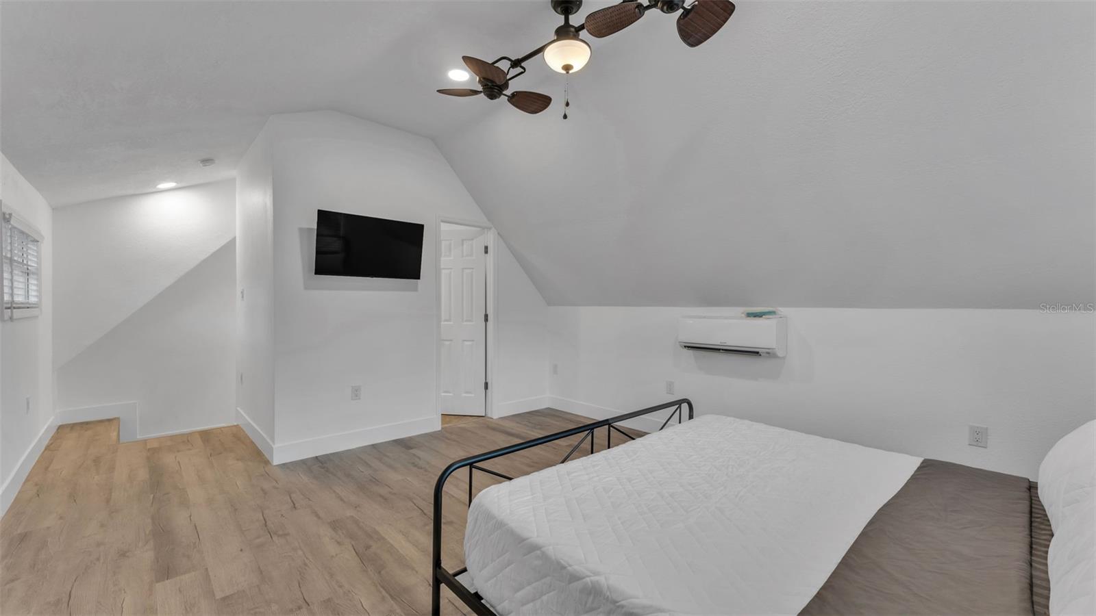 Image 54 of 58 For 129 Belmar Street