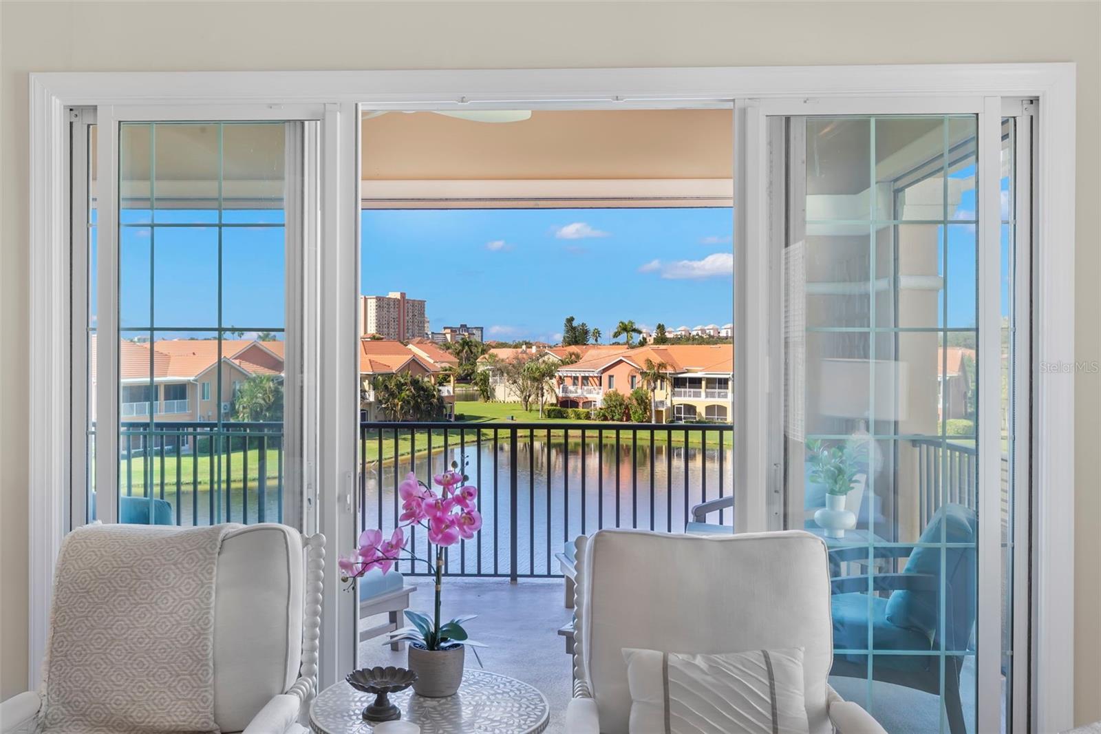 Listing photo id 11 for 8 Franklin Court S 53d