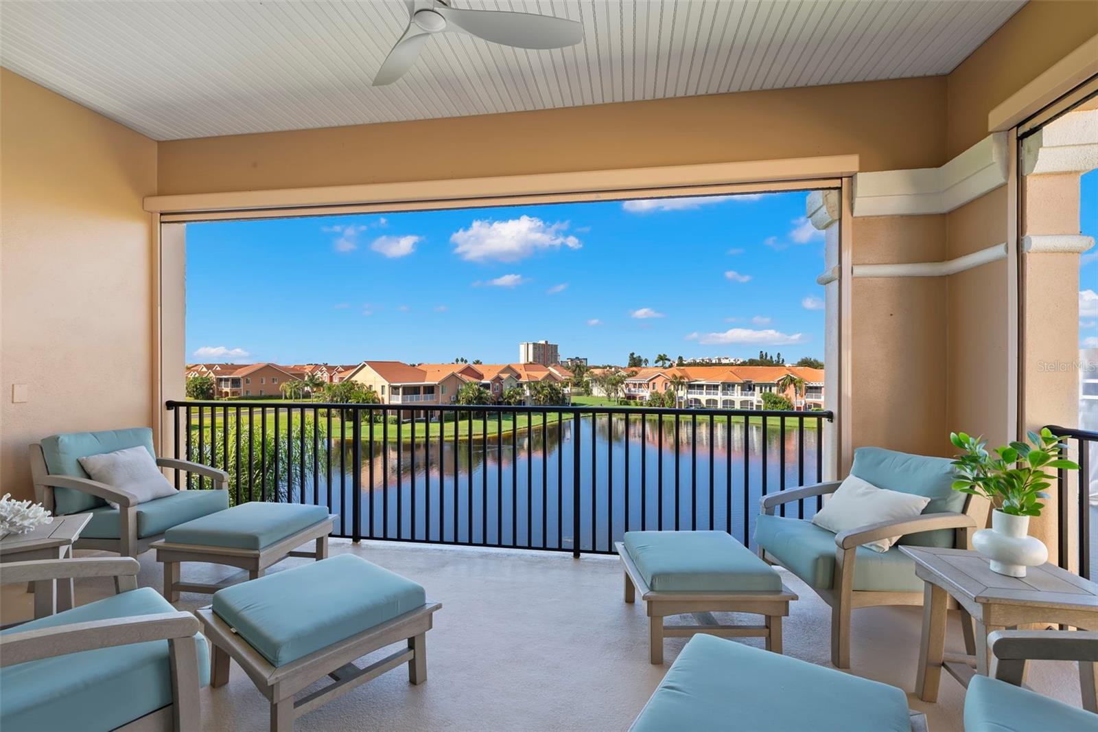 Listing photo id 12 for 8 Franklin Court S 53d