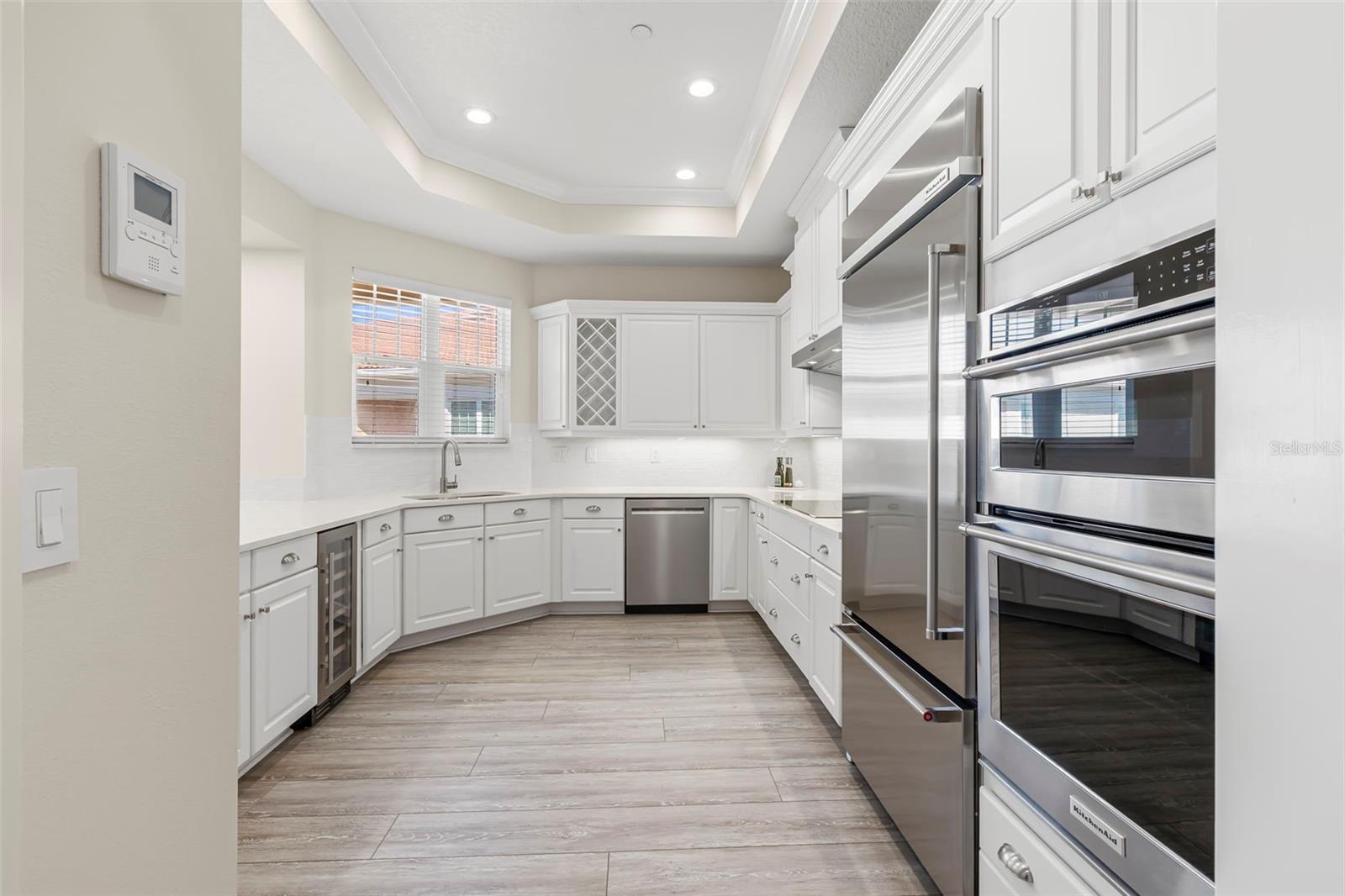 Listing photo id 18 for 8 Franklin Court S 53d