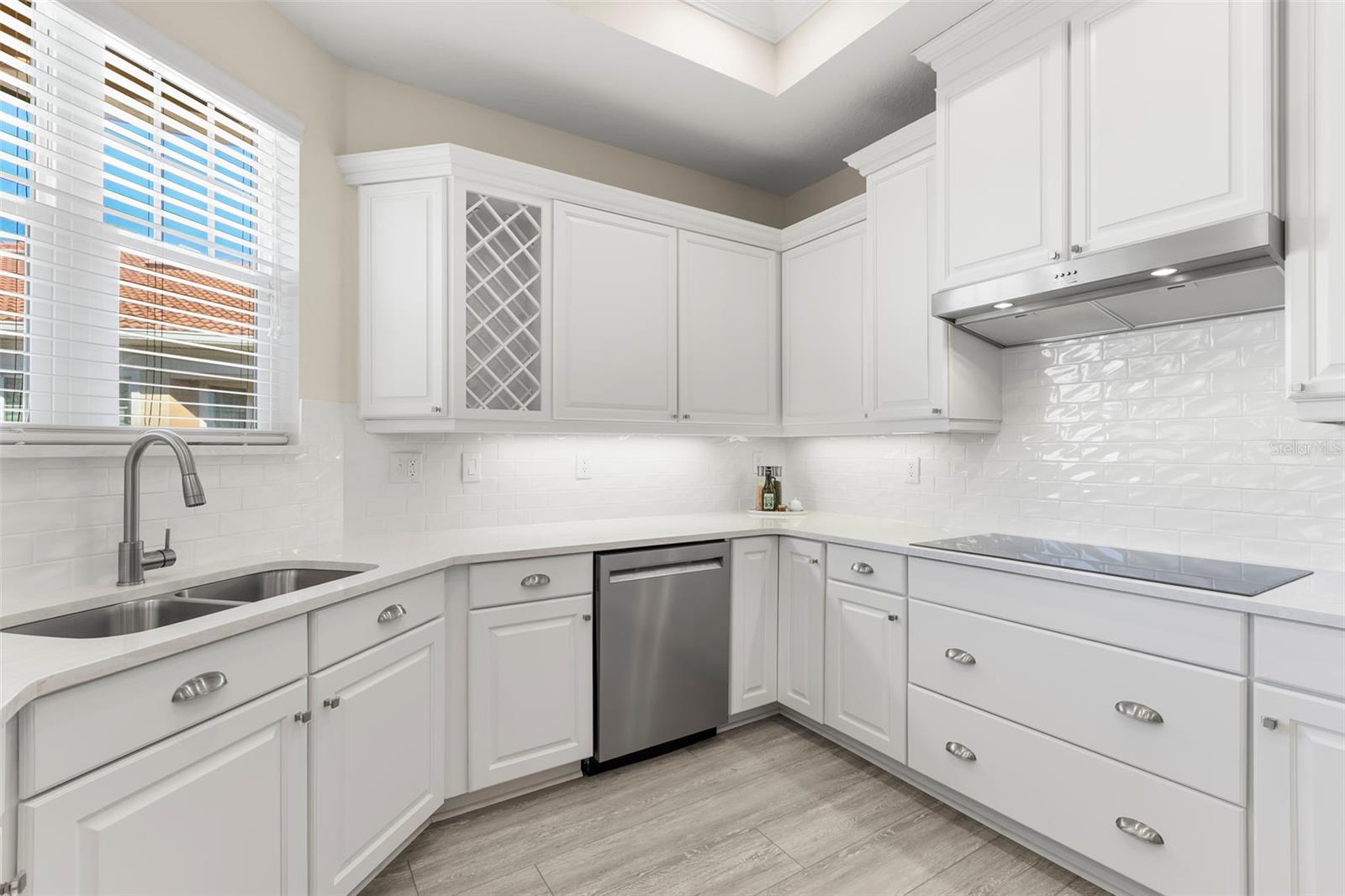 Listing photo id 19 for 8 Franklin Court S 53d