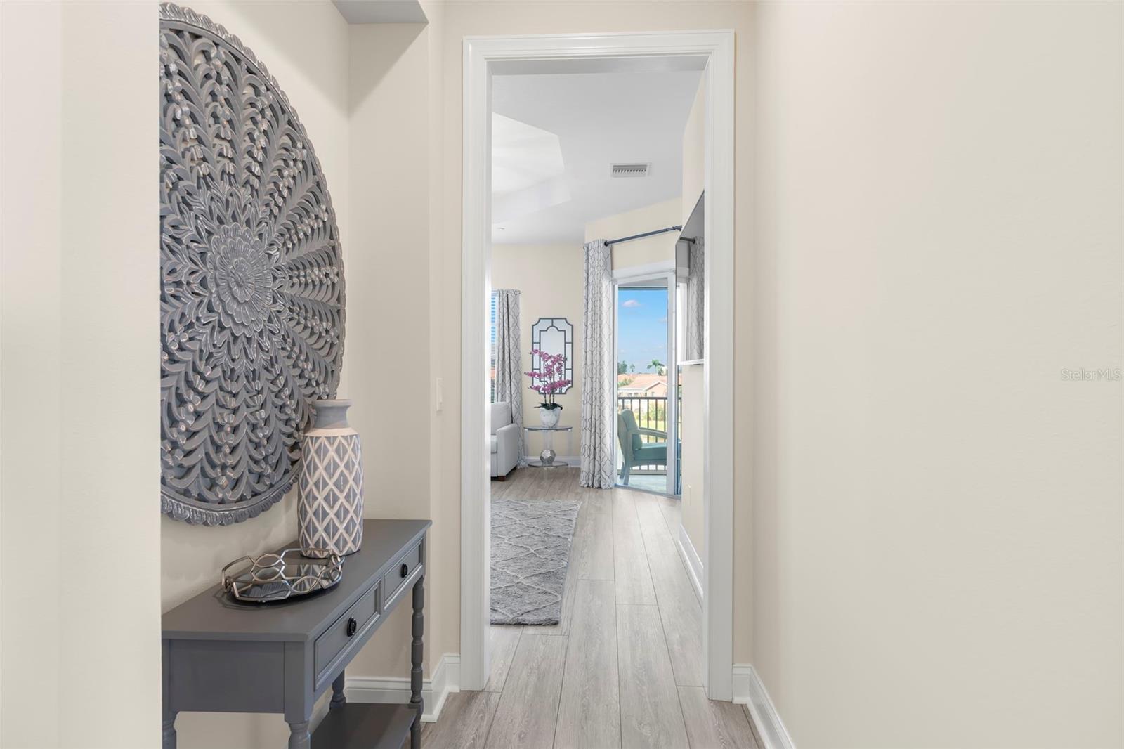 Listing photo id 21 for 8 Franklin Court S 53d