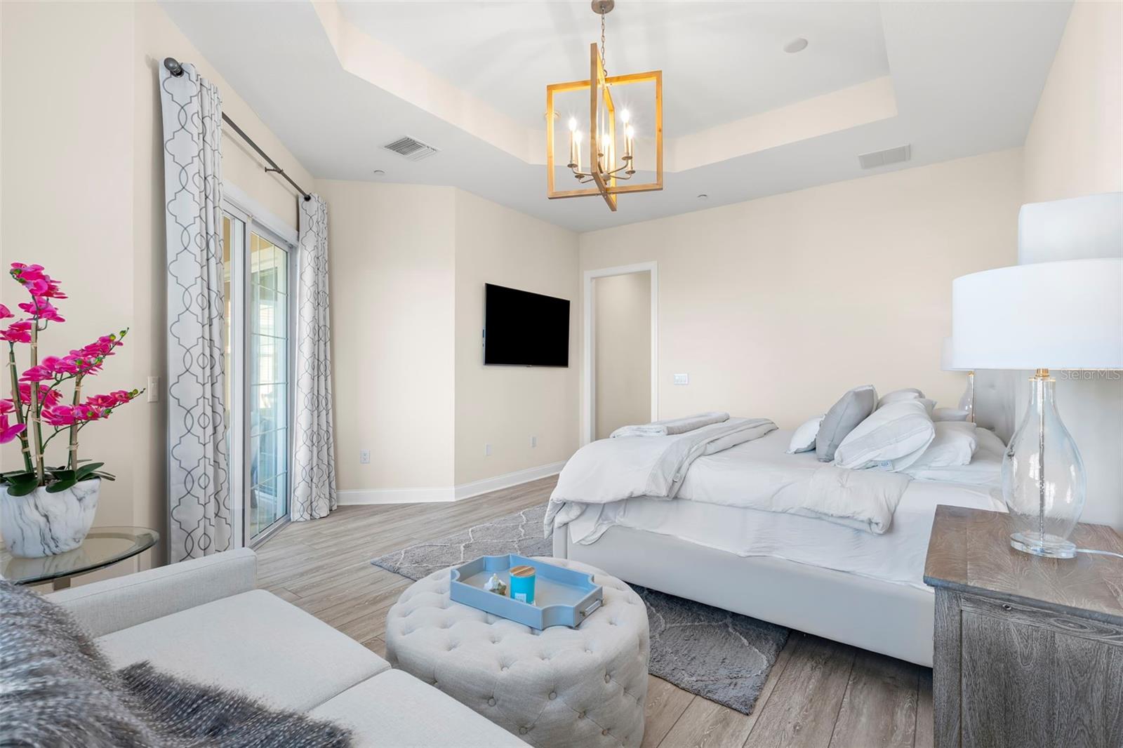 Listing photo id 23 for 8 Franklin Court S 53d