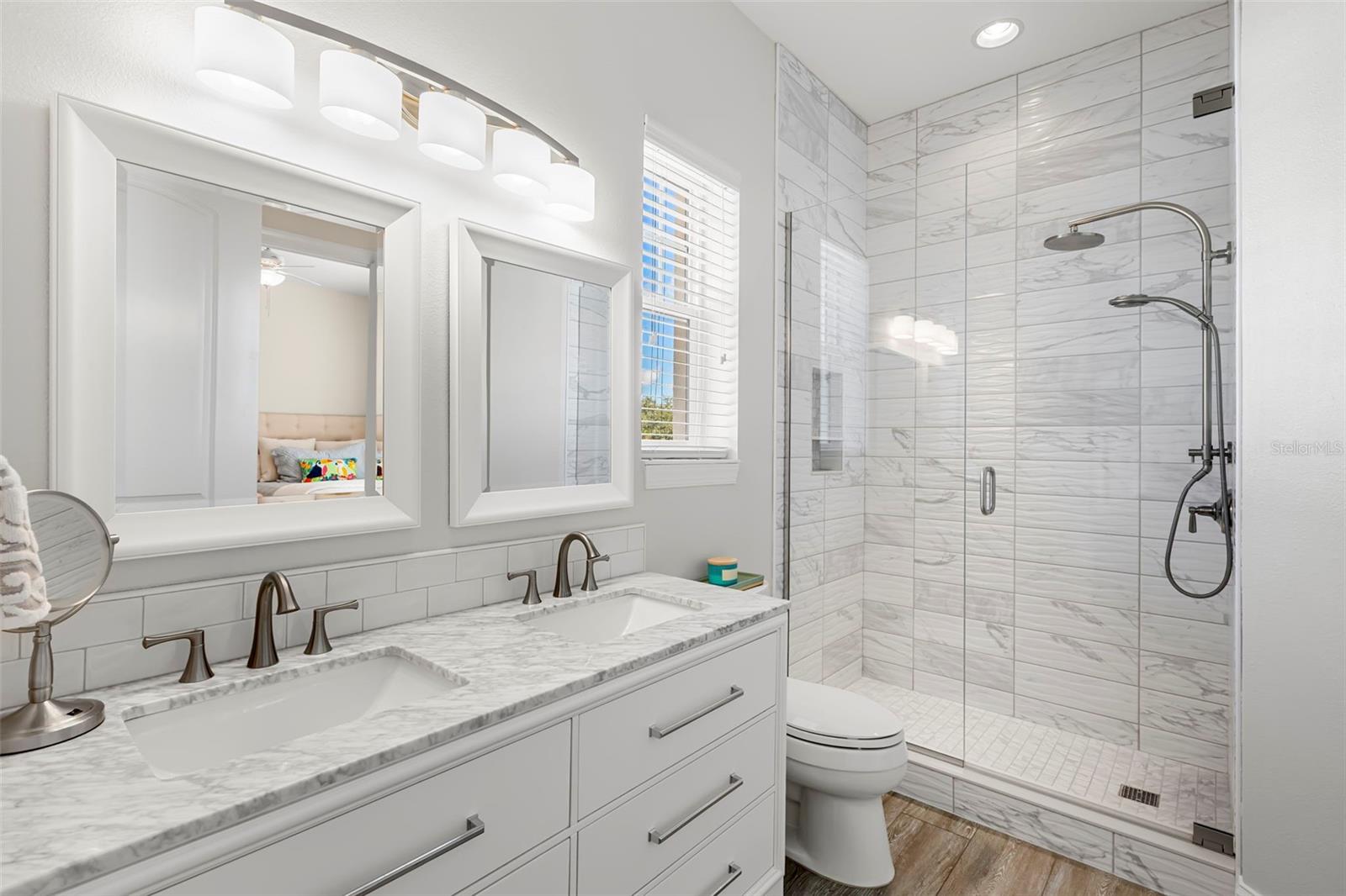 Listing photo id 27 for 8 Franklin Court S 53d