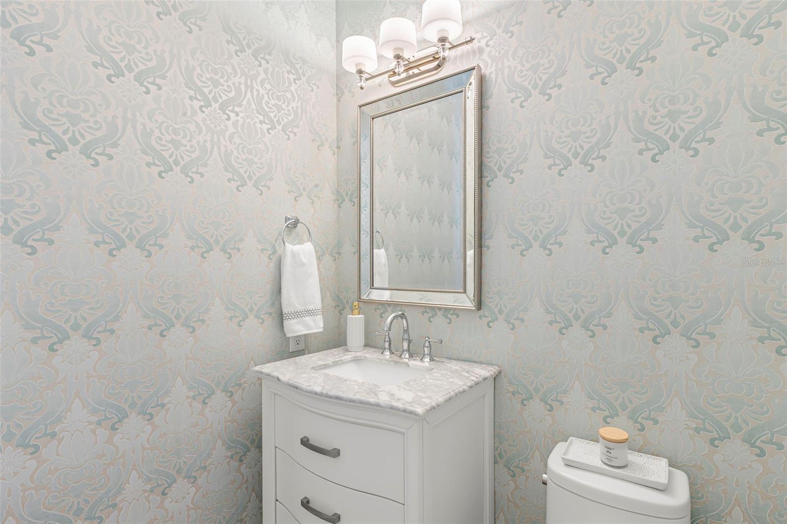 Listing photo id 28 for 8 Franklin Court S 53d