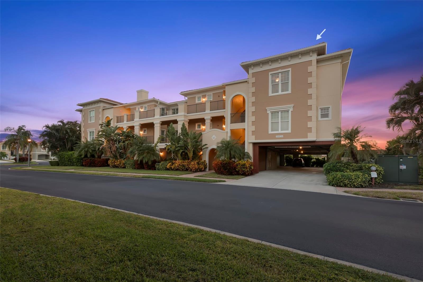 Listing photo id 32 for 8 Franklin Court S 53d