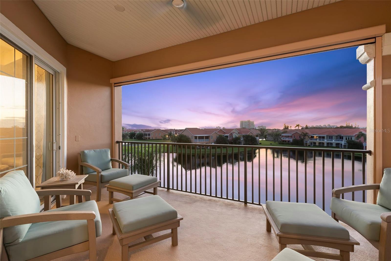 Listing photo id 36 for 8 Franklin Court S 53d