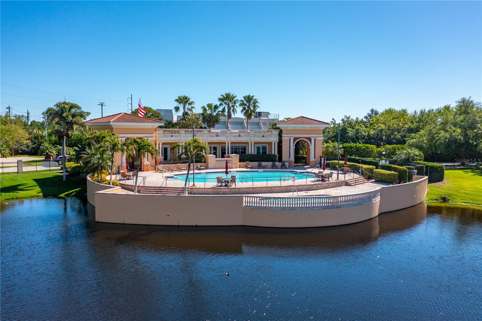 Listing photo id 41 for 8 Franklin Court S 53d