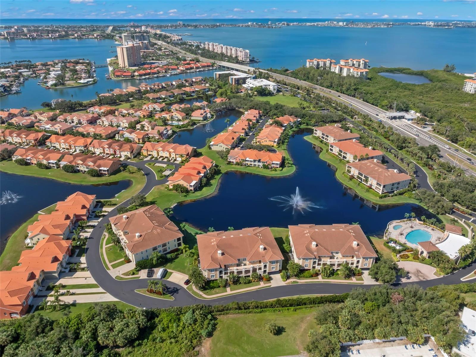 Listing photo id 44 for 8 Franklin Court S 53d