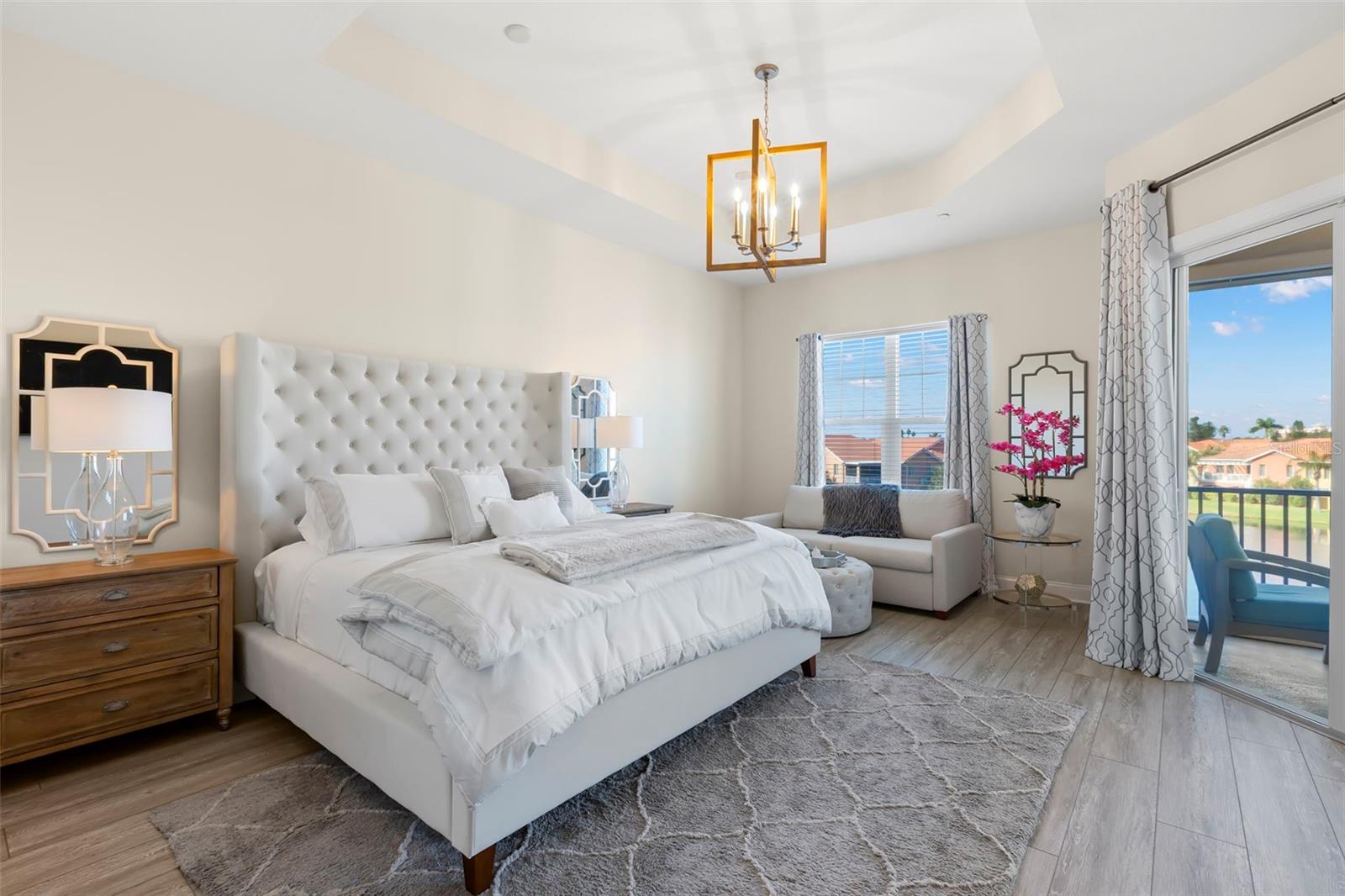 Listing photo id 3 for 8 Franklin Court S 53d