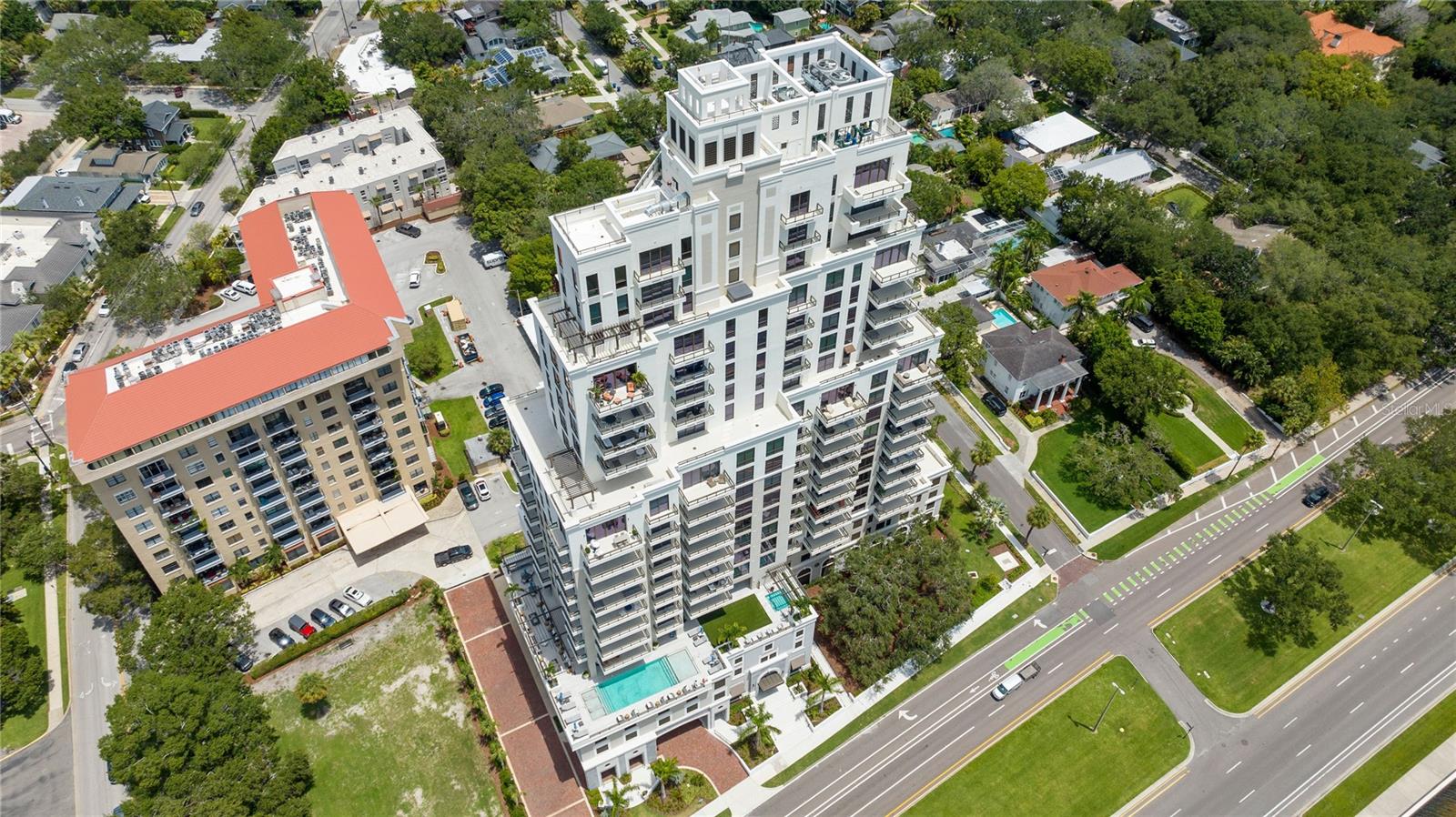 Image 3 of 40 For 2103 Bayshore Boulevard 1701