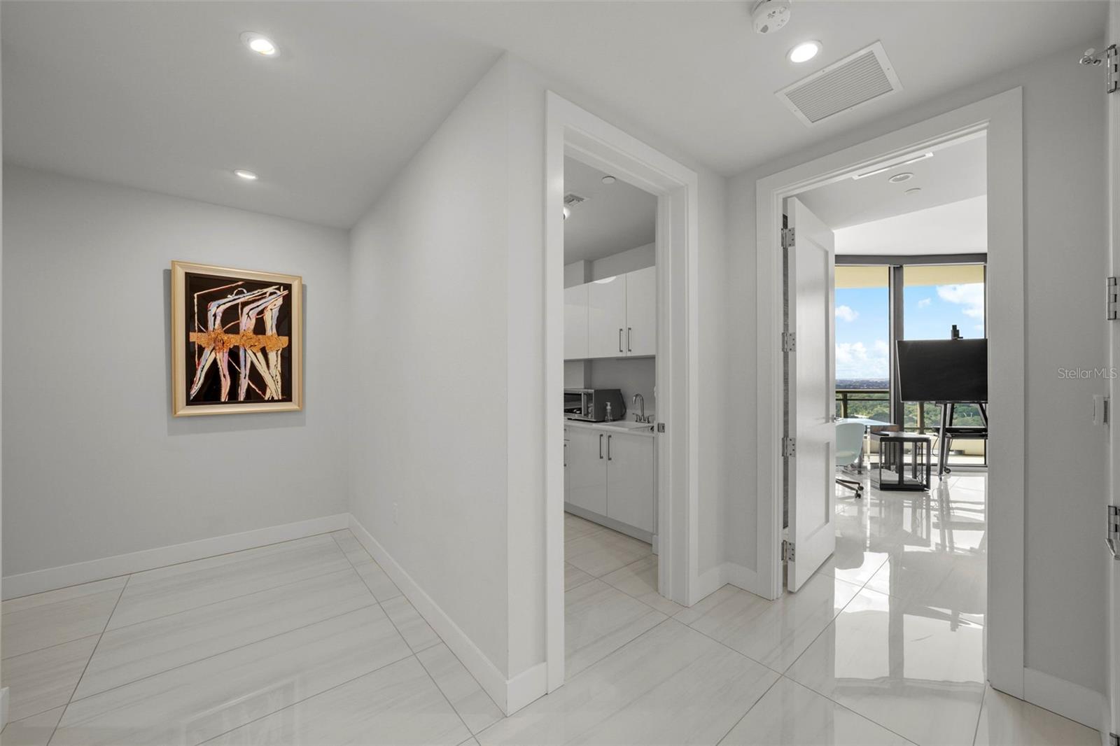 Image 34 of 40 For 2103 Bayshore Boulevard 1701