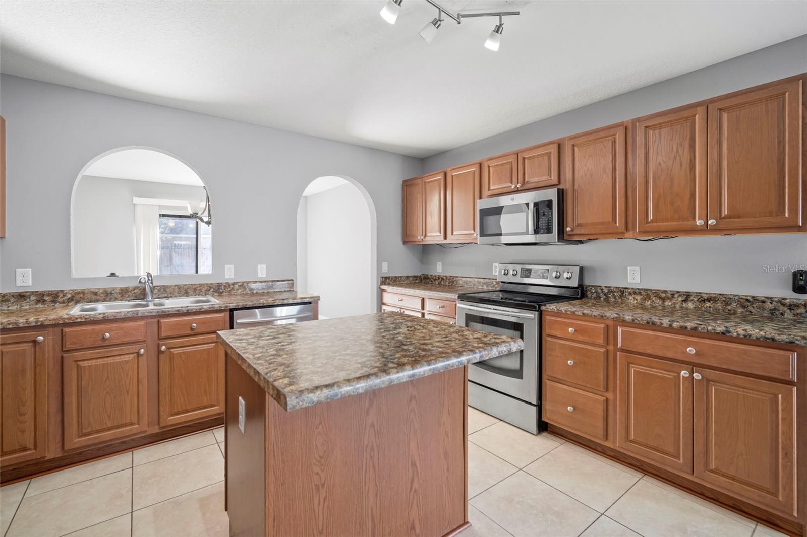 Image 16 of 56 For 1303 Alhambra Crest Drive