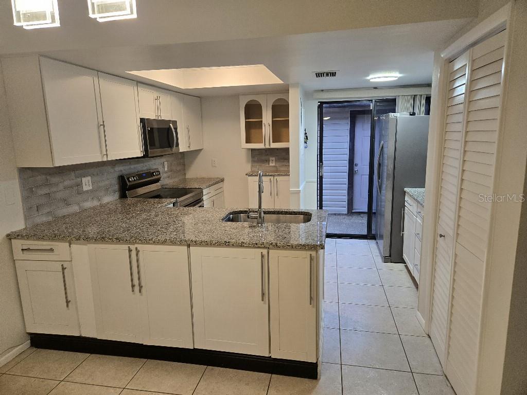 Image 2 of 12 For 156 Devon Court