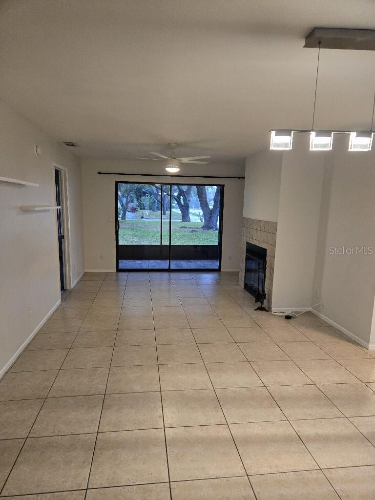 Image 4 of 12 For 156 Devon Court