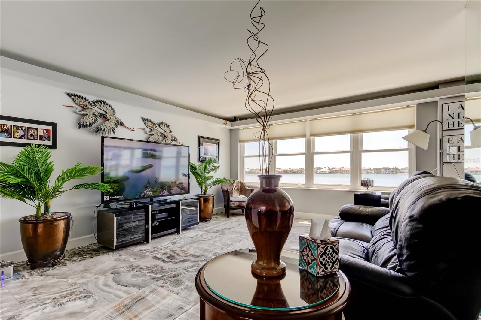 Image 19 of 81 For 5200 Brittany Drive S 204