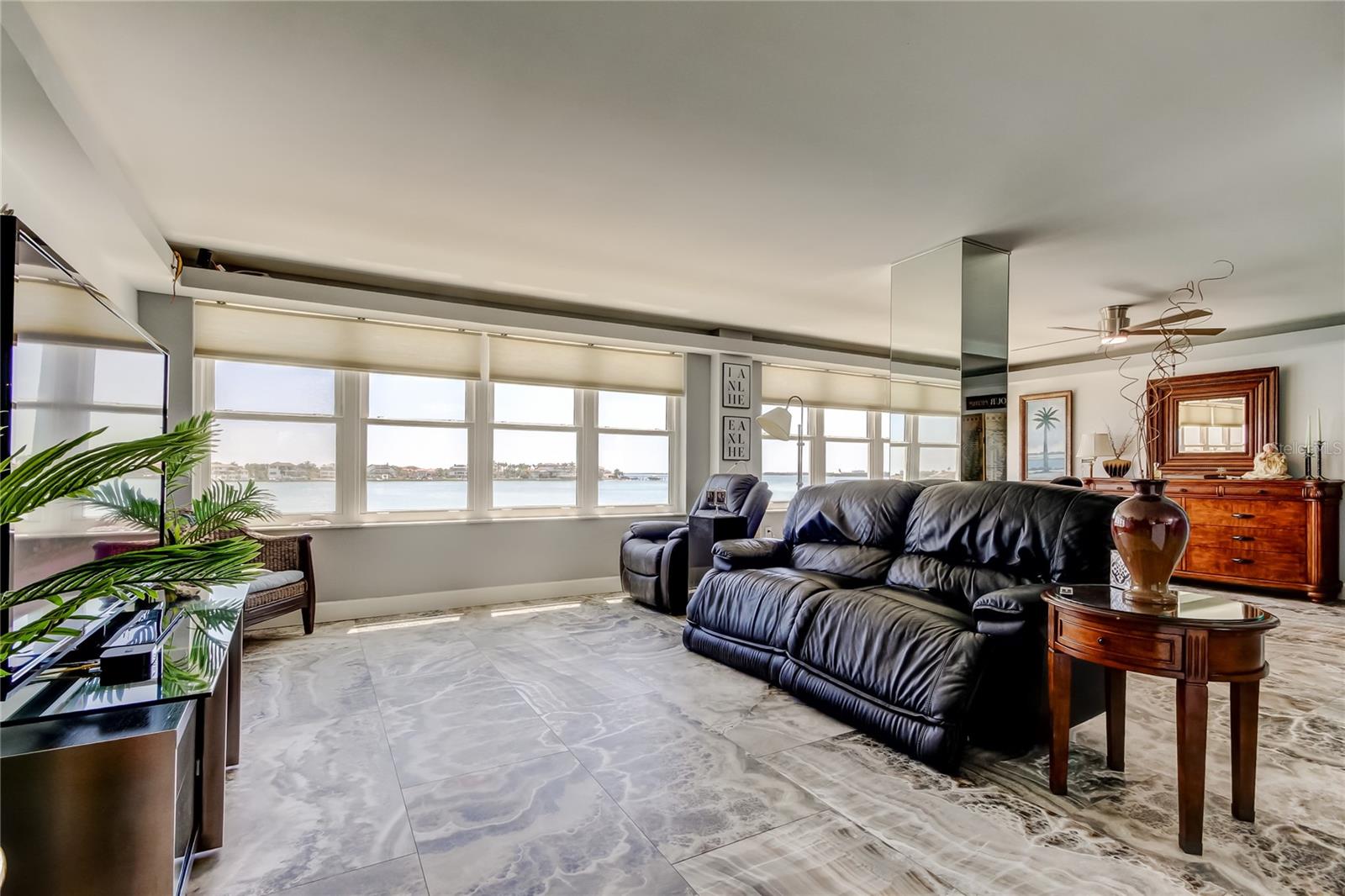 Image 20 of 81 For 5200 Brittany Drive S 204