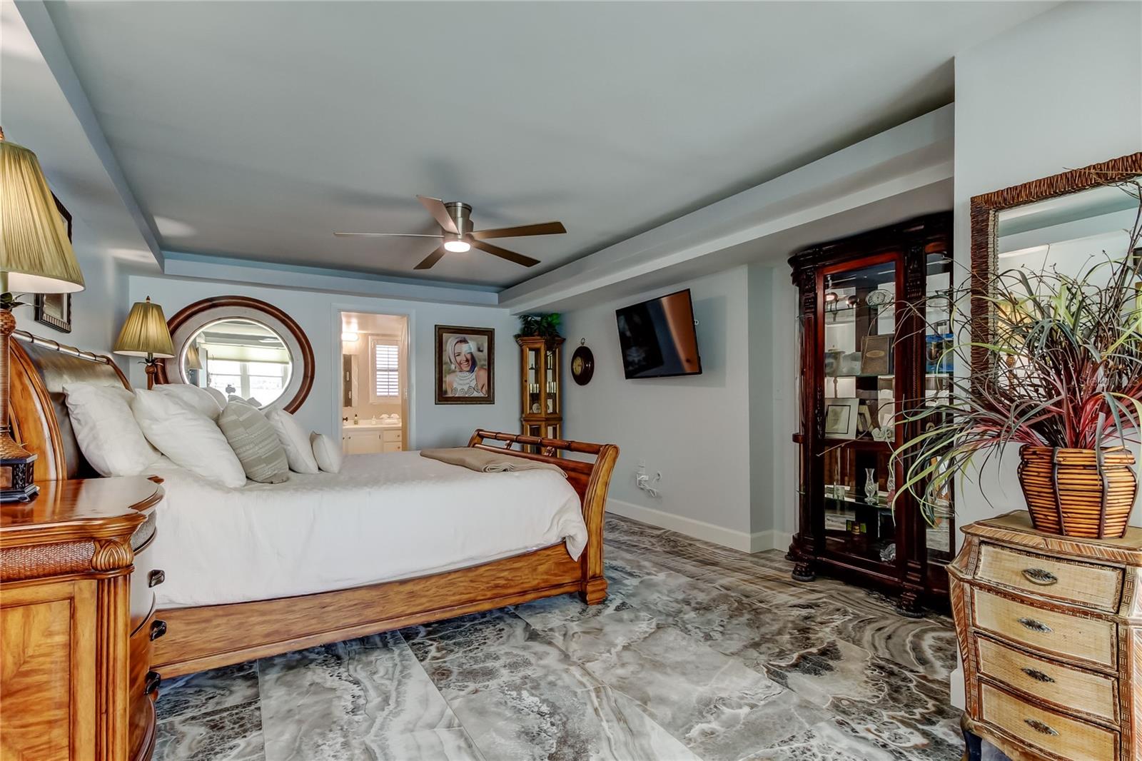 Image 38 of 81 For 5200 Brittany Drive S 204