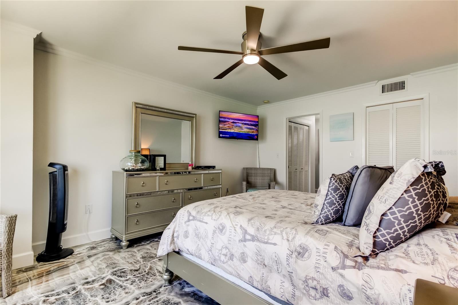 Image 46 of 81 For 5200 Brittany Drive S 204