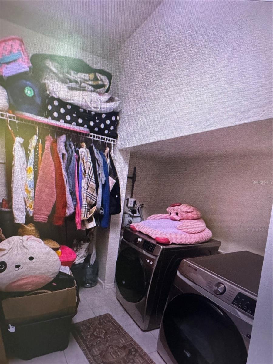 Image 12 of 14 For 910 Robinson Drive N