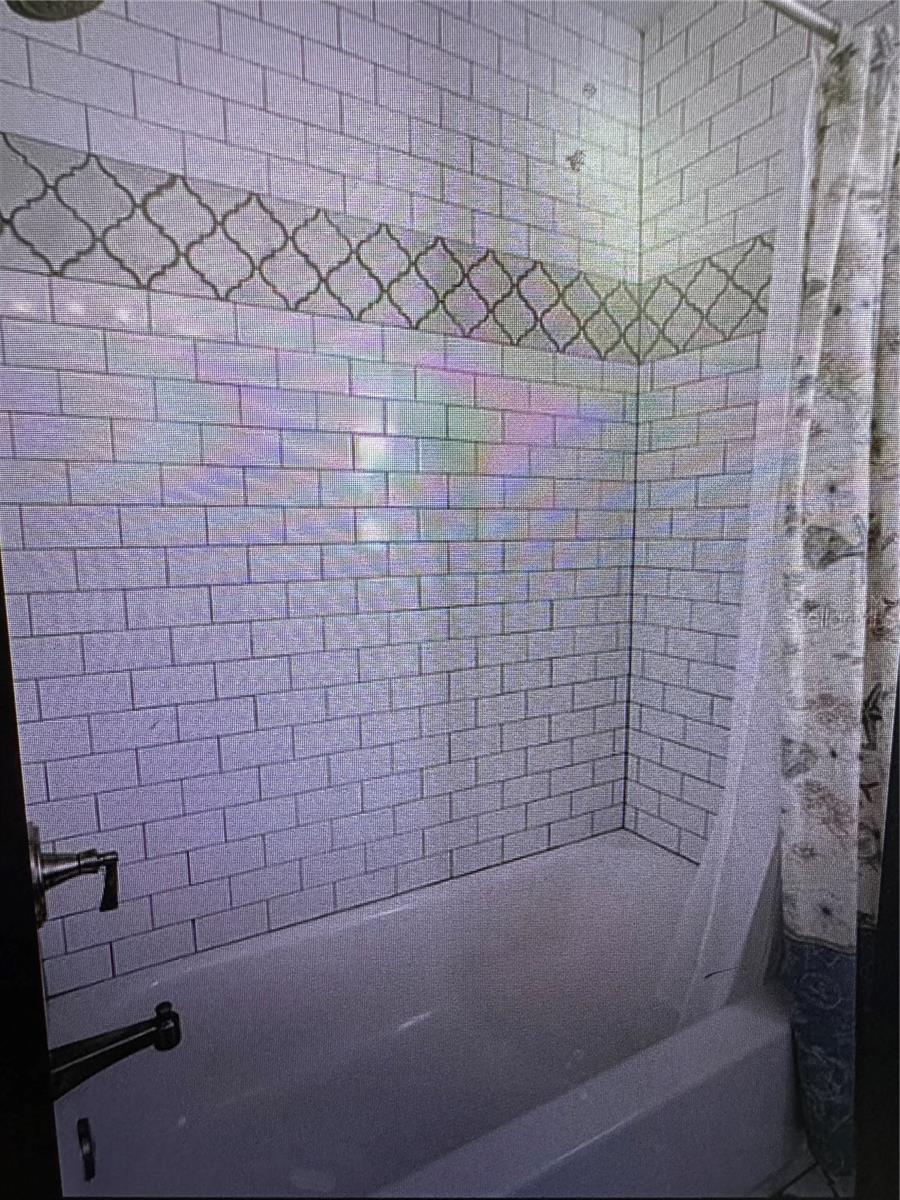 Image 9 of 14 For 910 Robinson Drive N