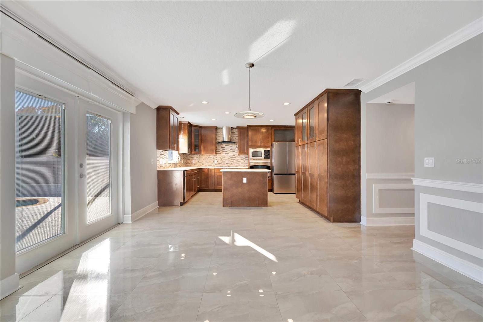 Image 10 of 67 For 2115 Valrico Heights Boulevard