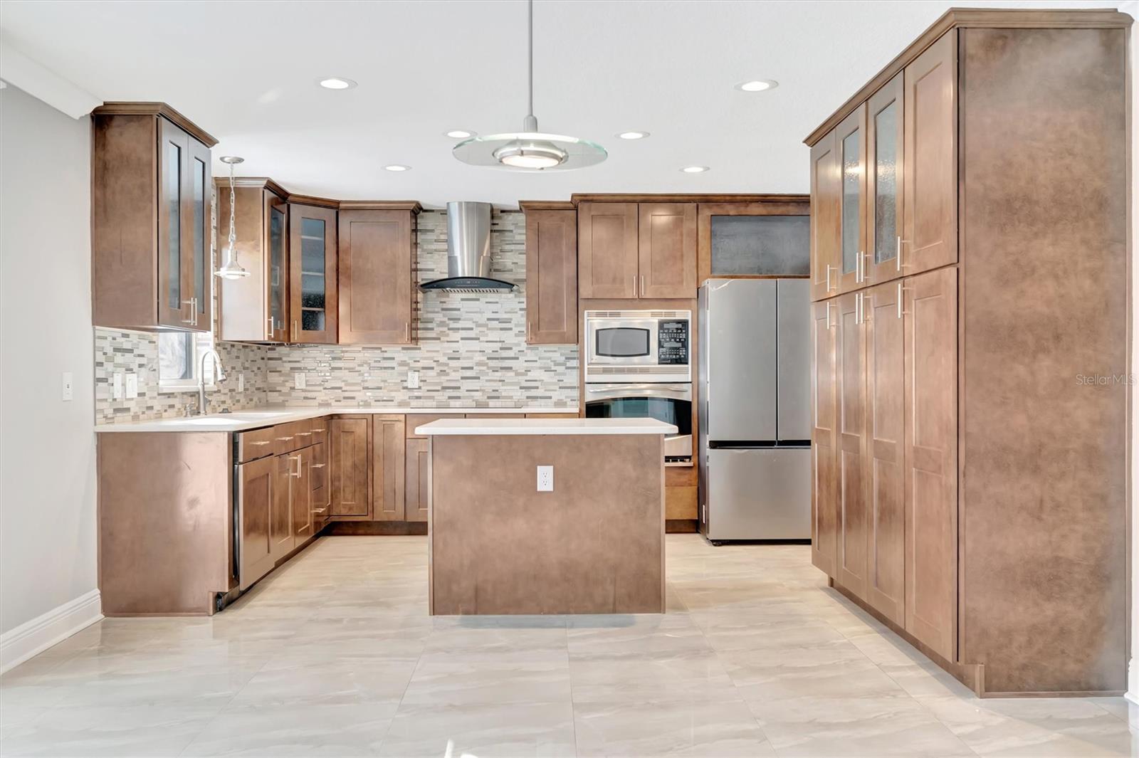 Image 11 of 67 For 2115 Valrico Heights Boulevard