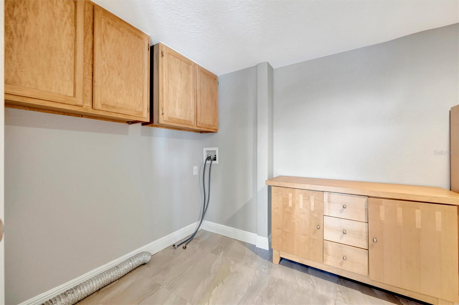 Image 15 of 67 For 2115 Valrico Heights Boulevard