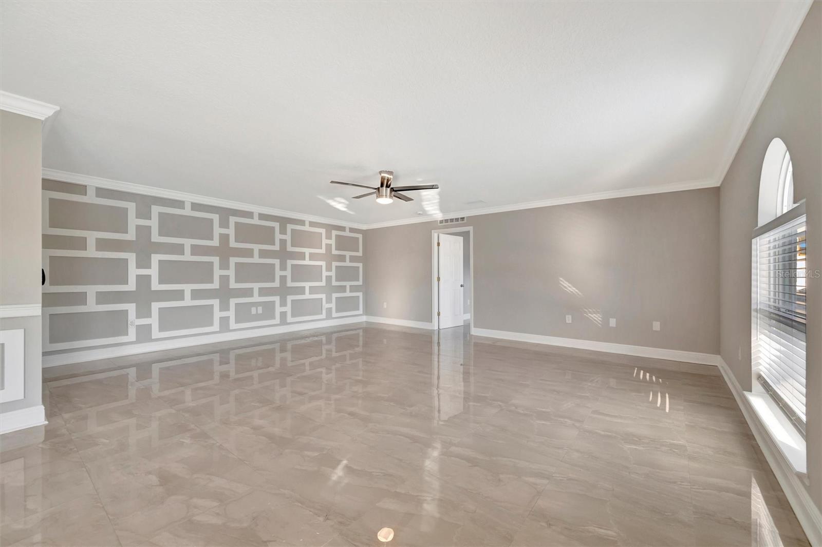 Image 19 of 67 For 2115 Valrico Heights Boulevard