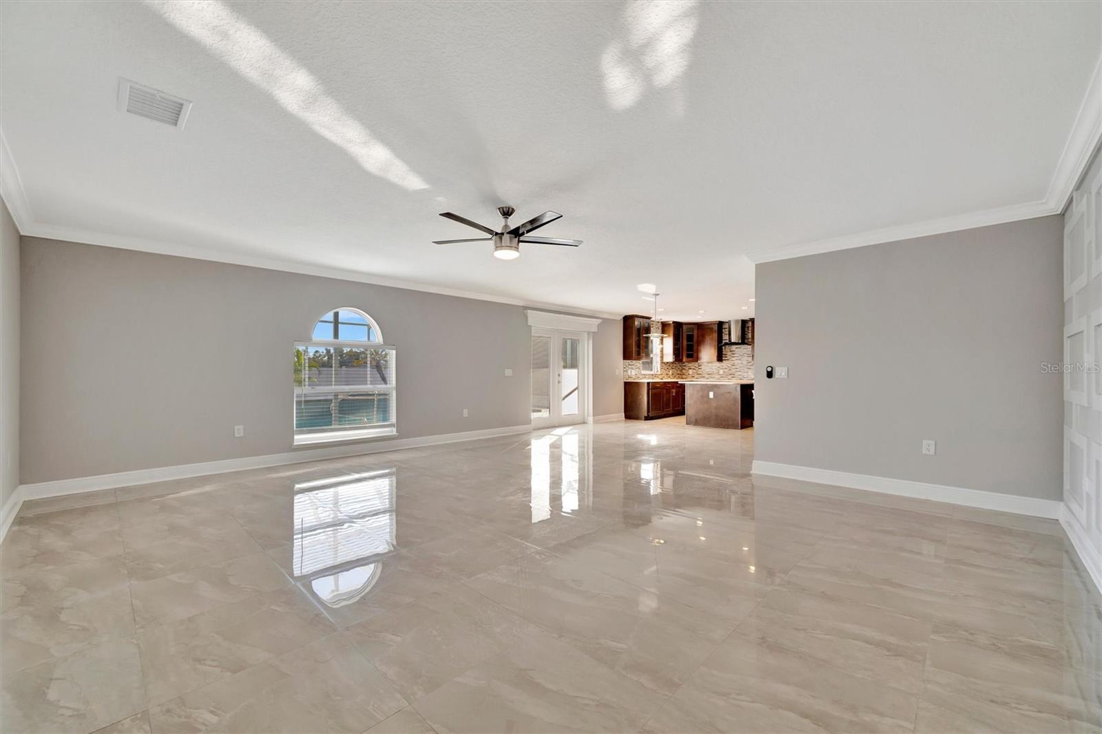 Image 21 of 67 For 2115 Valrico Heights Boulevard