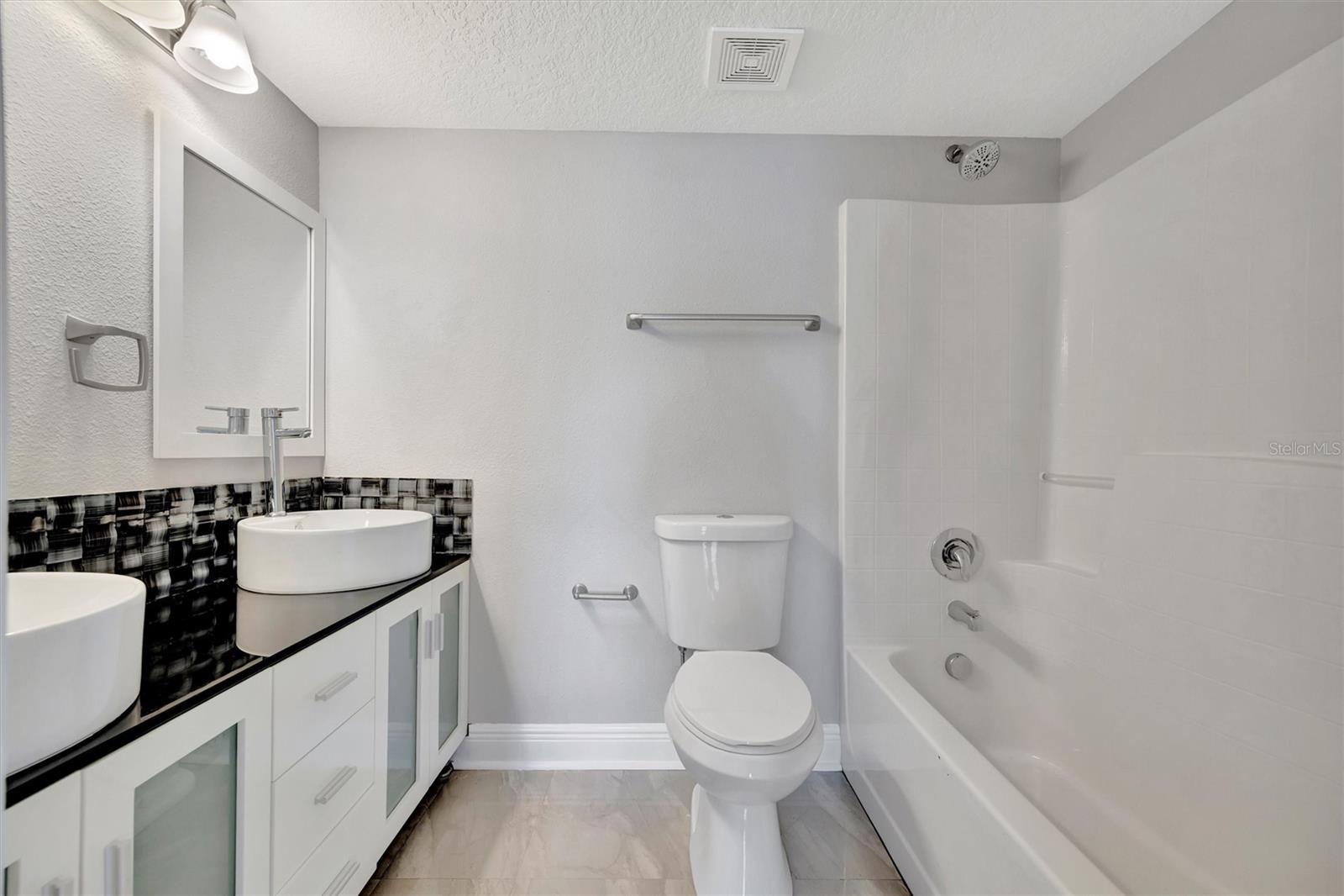 Image 24 of 67 For 2115 Valrico Heights Boulevard