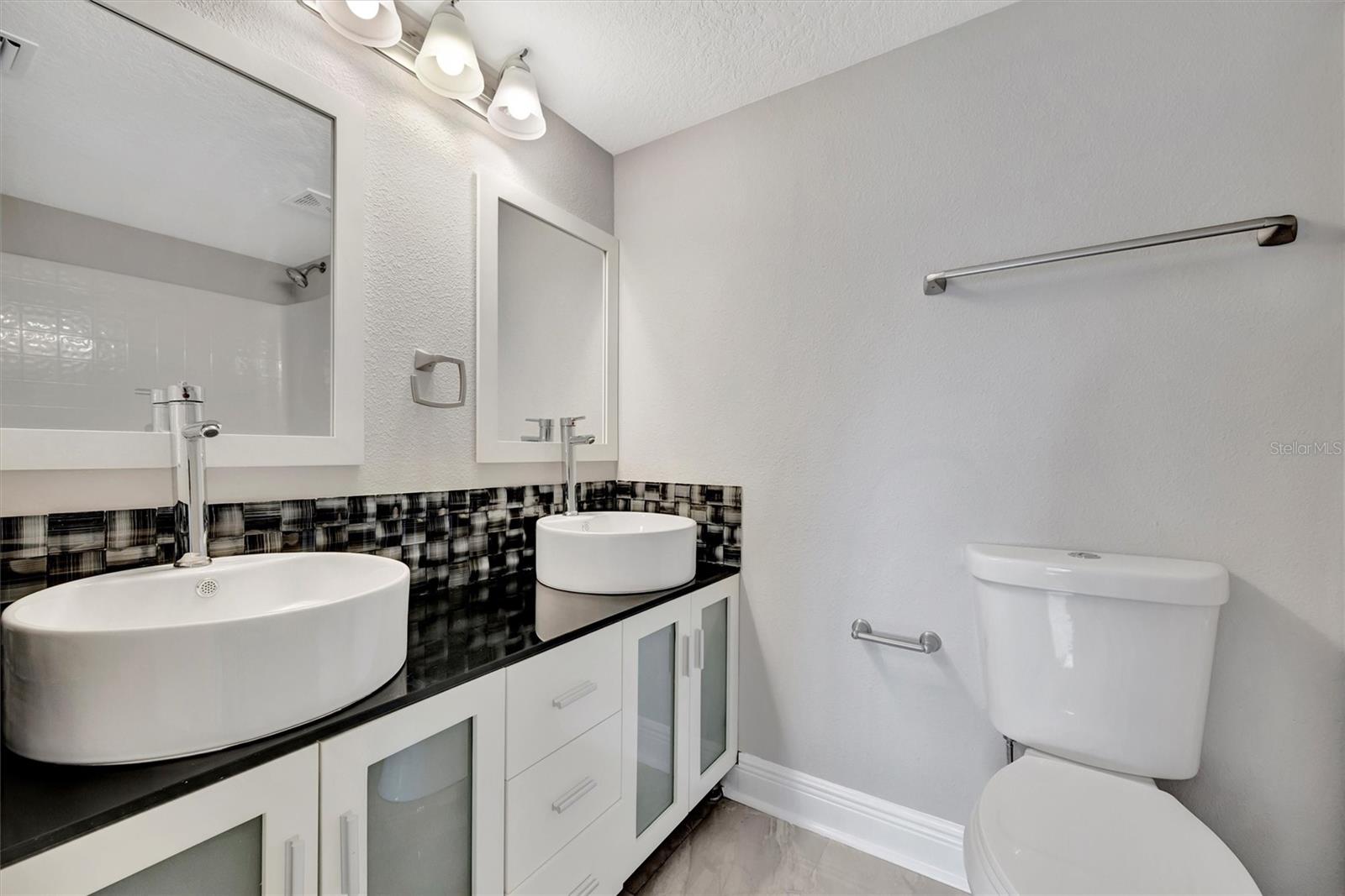 Image 25 of 67 For 2115 Valrico Heights Boulevard