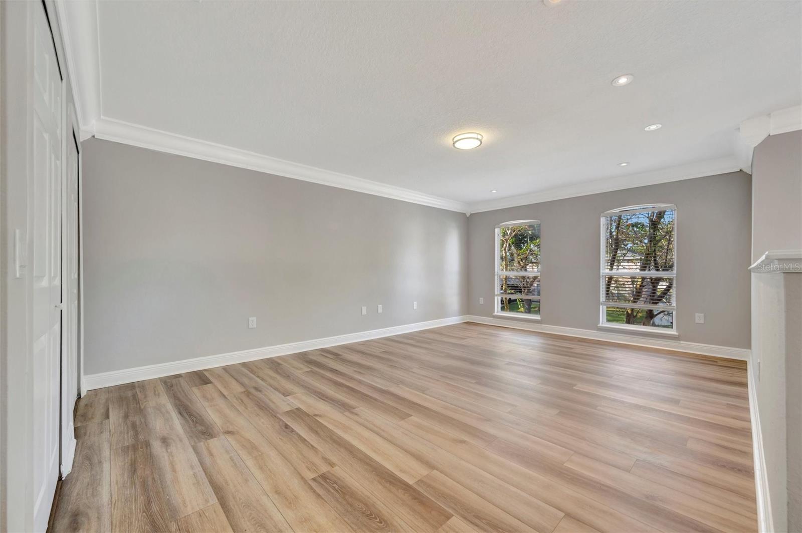 Image 26 of 67 For 2115 Valrico Heights Boulevard