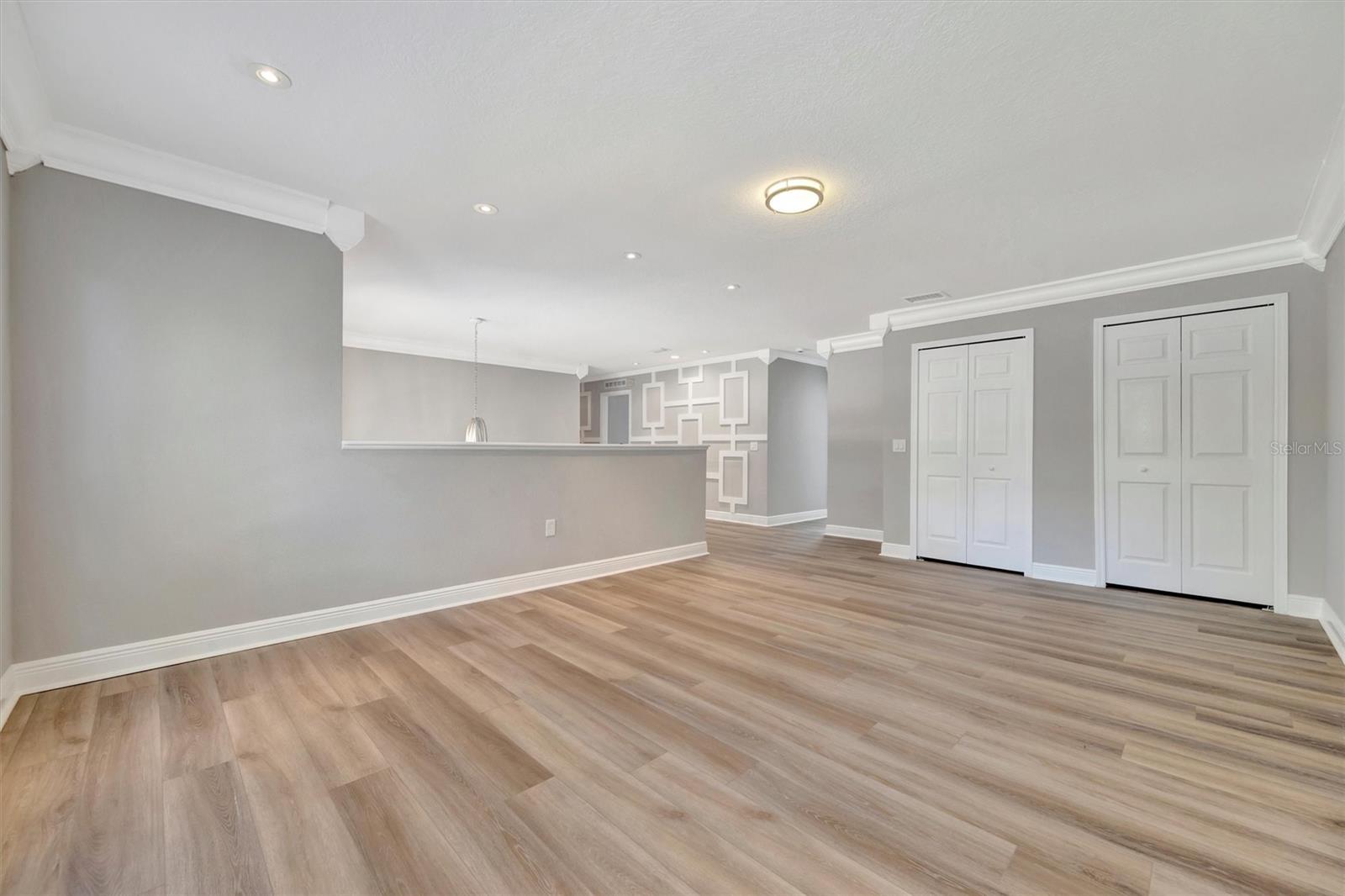 Image 27 of 67 For 2115 Valrico Heights Boulevard