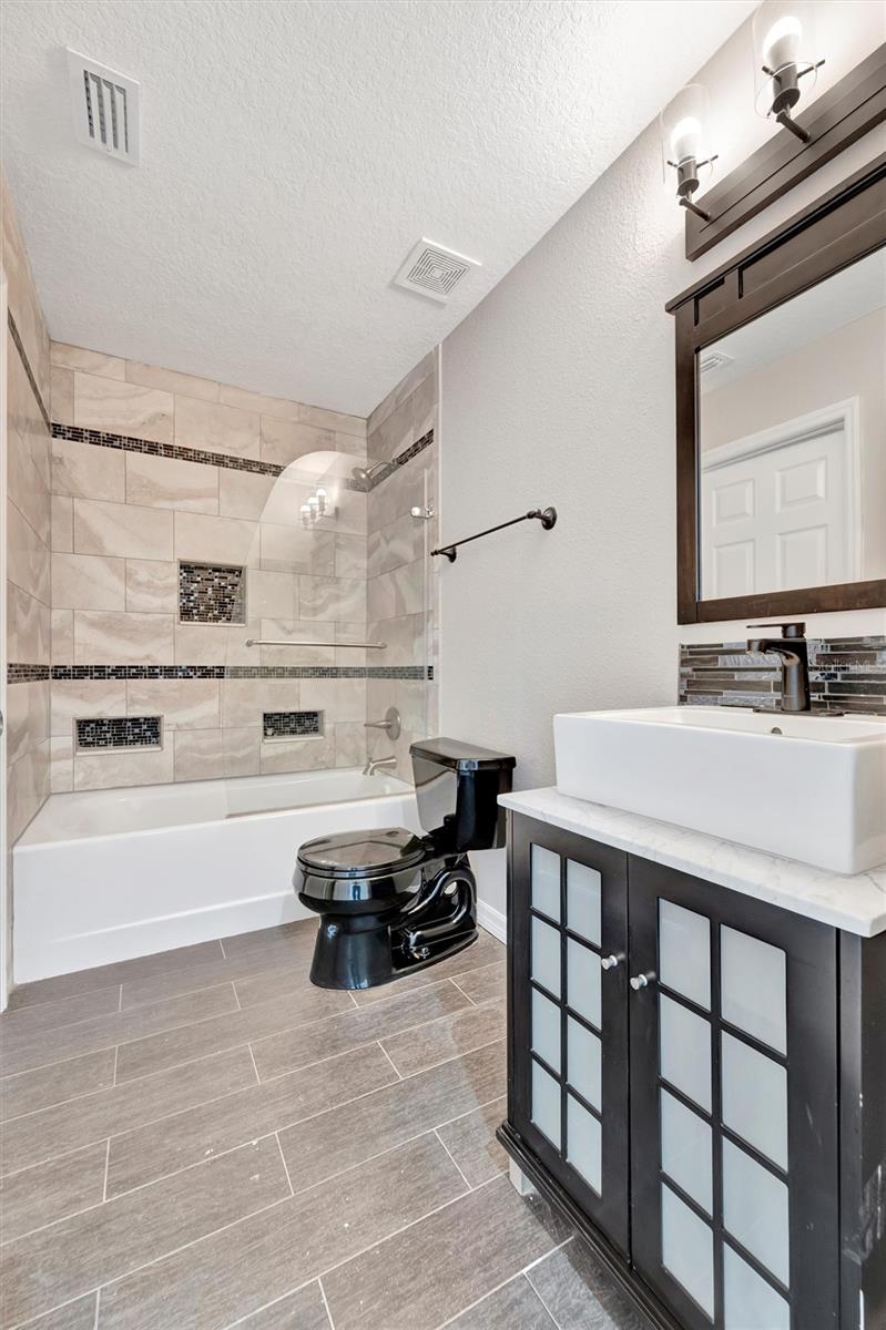 Image 30 of 67 For 2115 Valrico Heights Boulevard