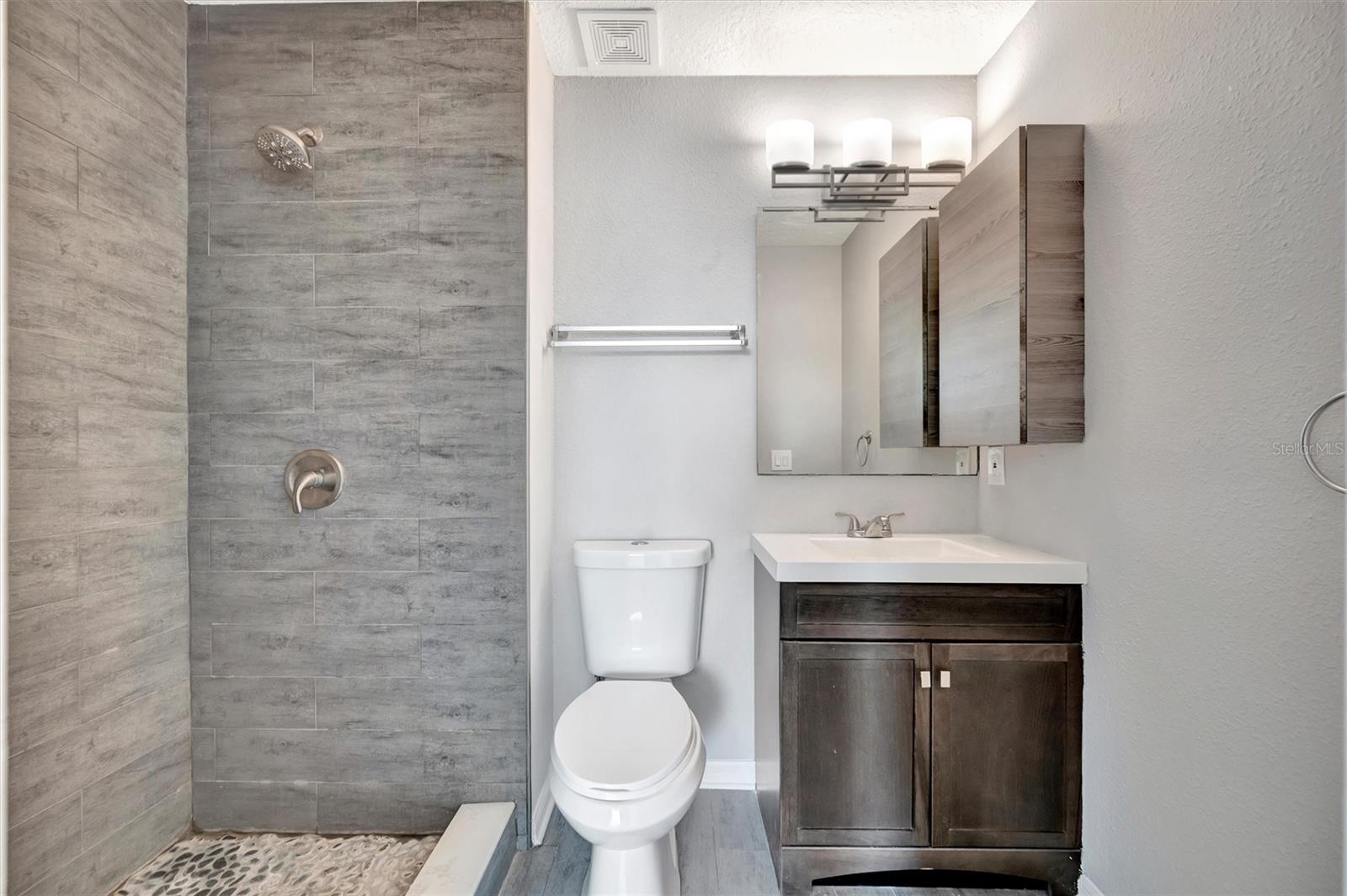 Image 34 of 67 For 2115 Valrico Heights Boulevard